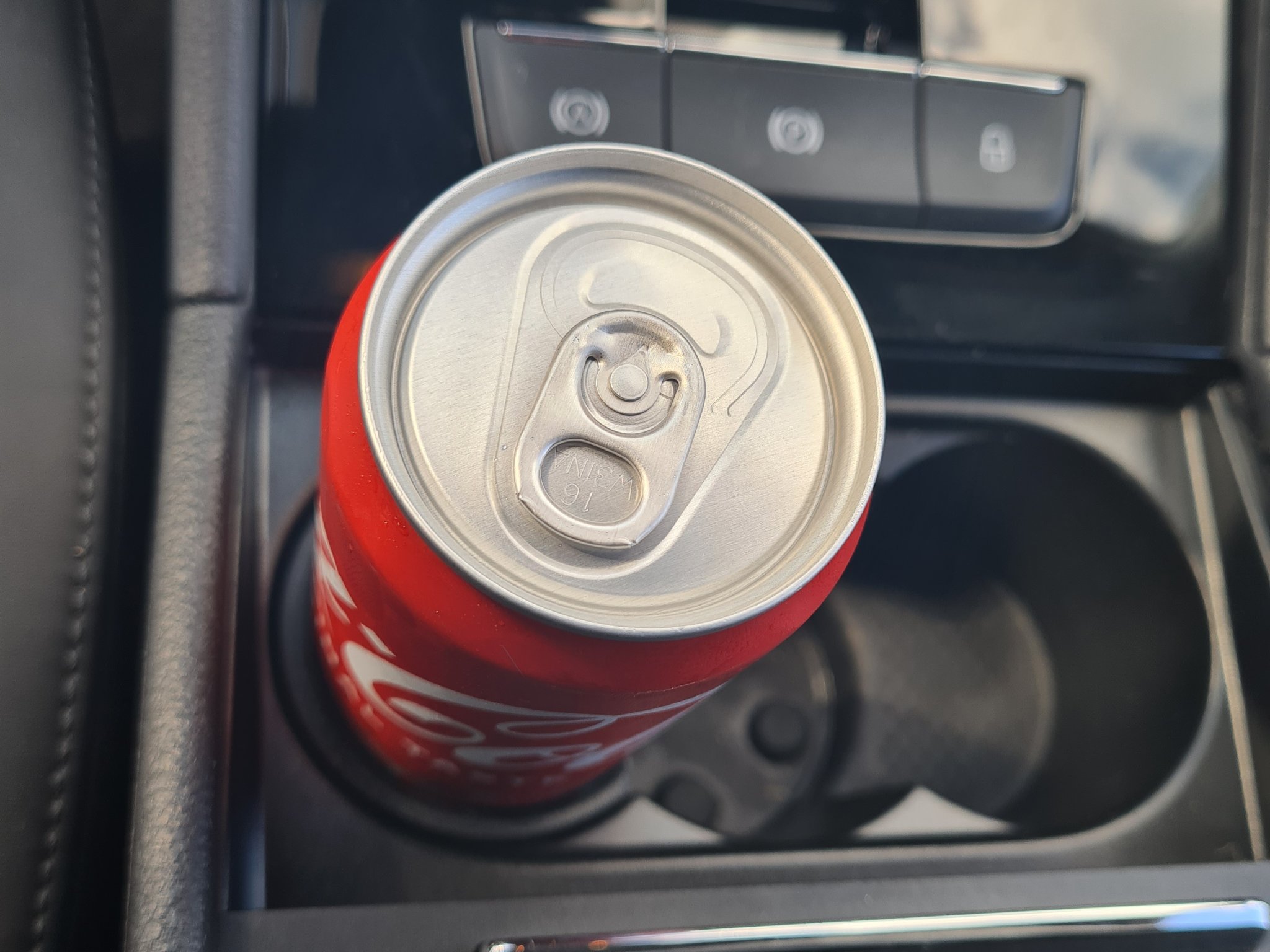 Giá đỡ lon cho xe Skoda Superb