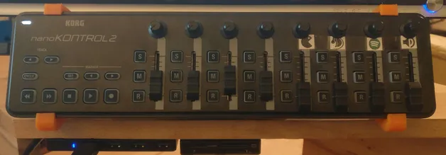 Giá đỡ KORG nanoKONTROL2 cho bàn làm việc bằng gỗ