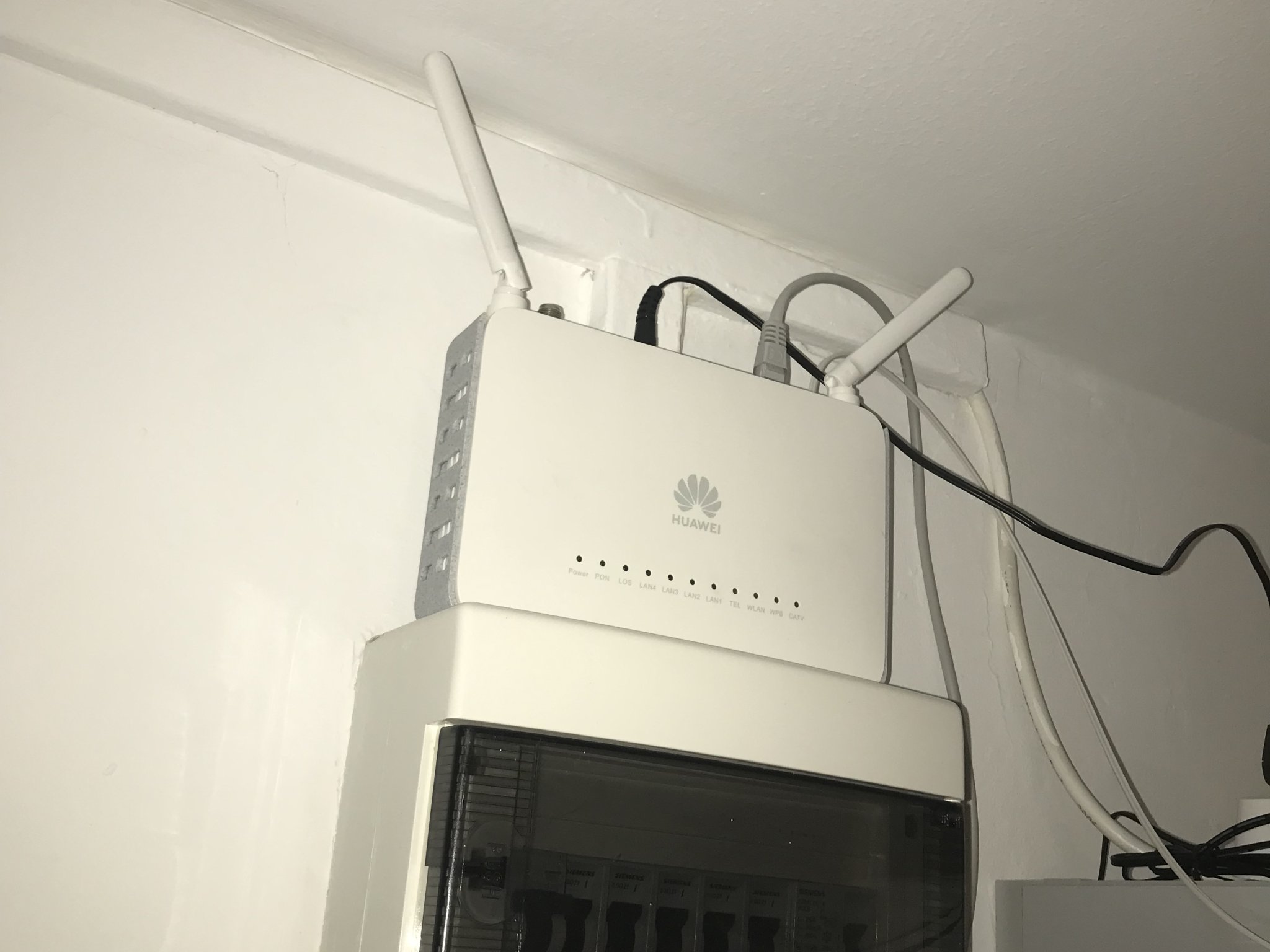 Giá đỡ router Huawei EchoLife EG8143A cho nhà chung cư