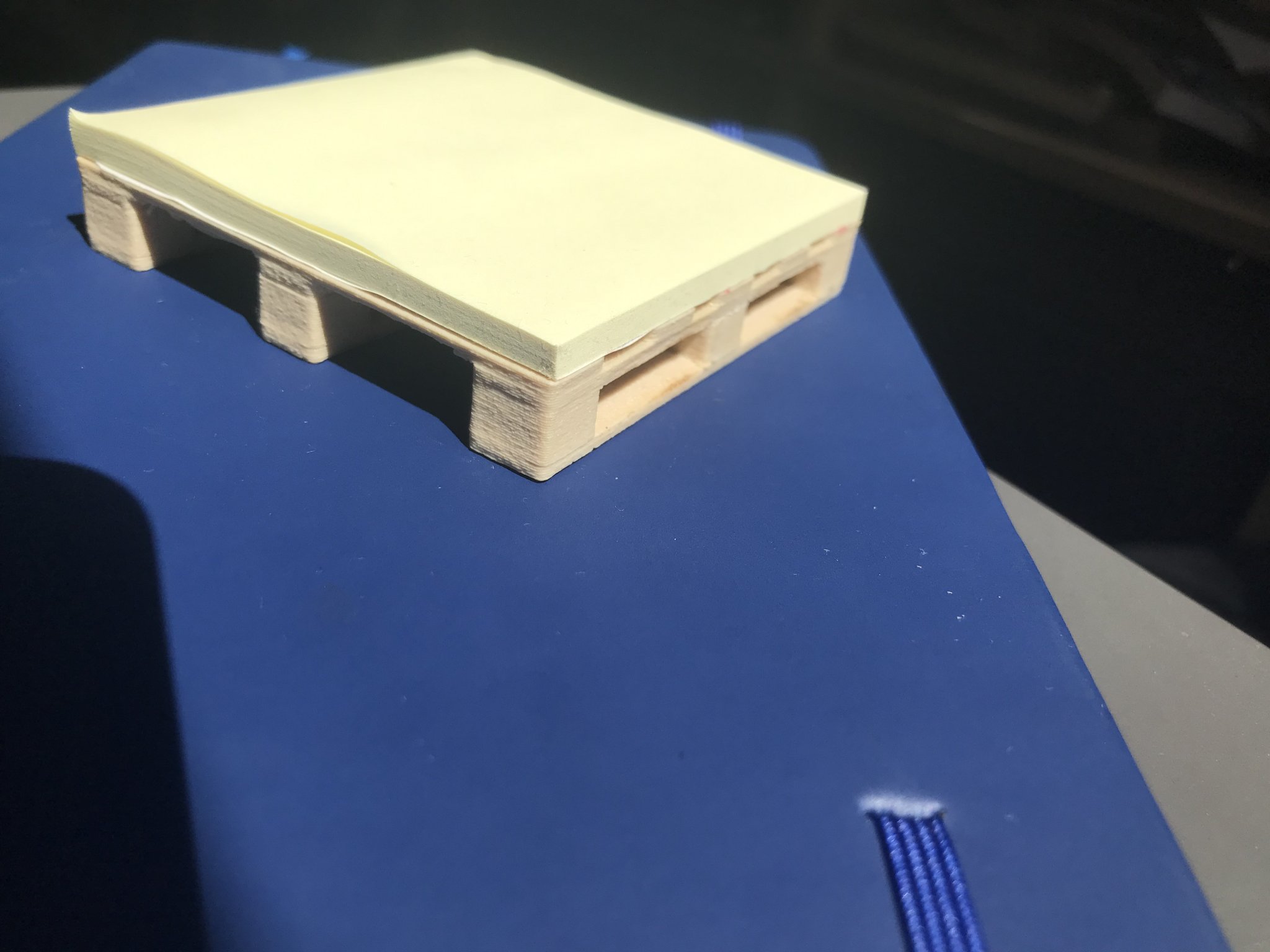 Giá đỡ giấy ghi chú Post-it bằng gỗ