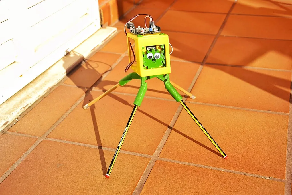 Robot Randofo điều khiển bằng Arduino và Futaba 3003