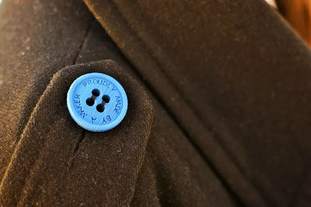 Nút áo 30 mm thiết kế độc đáo của Maker