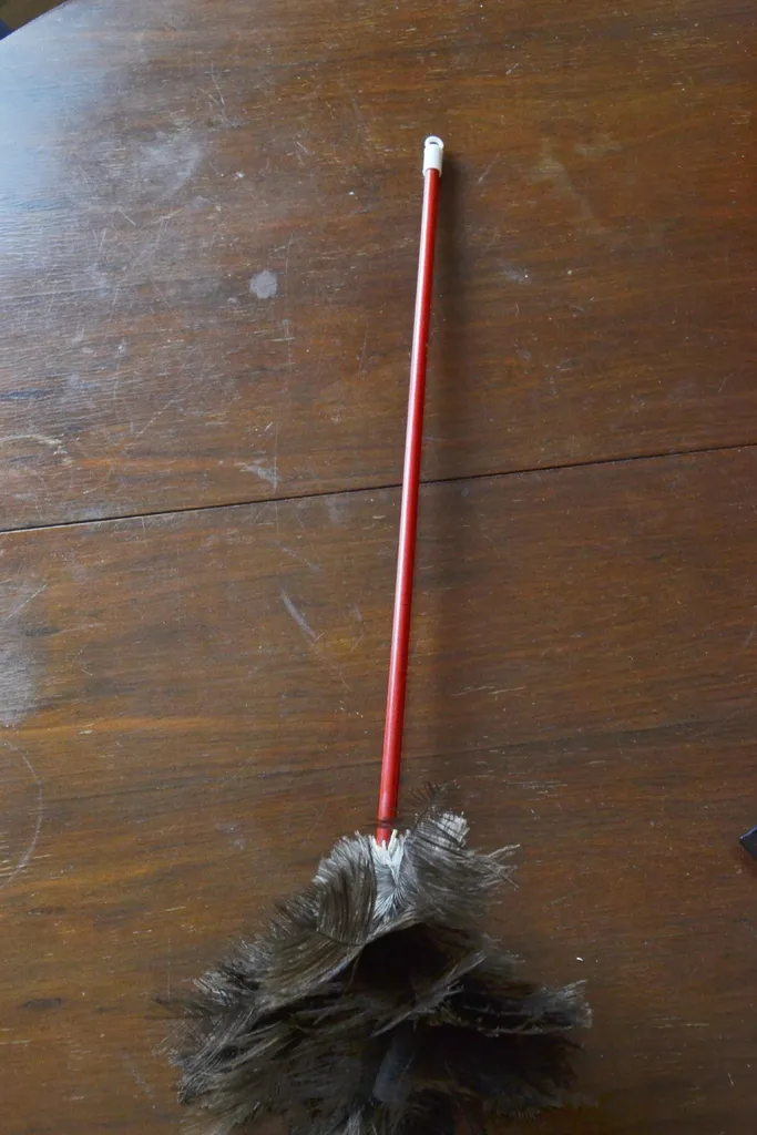 Giá đỡ cho chổi quét bụi kiểu dáng đơn giản