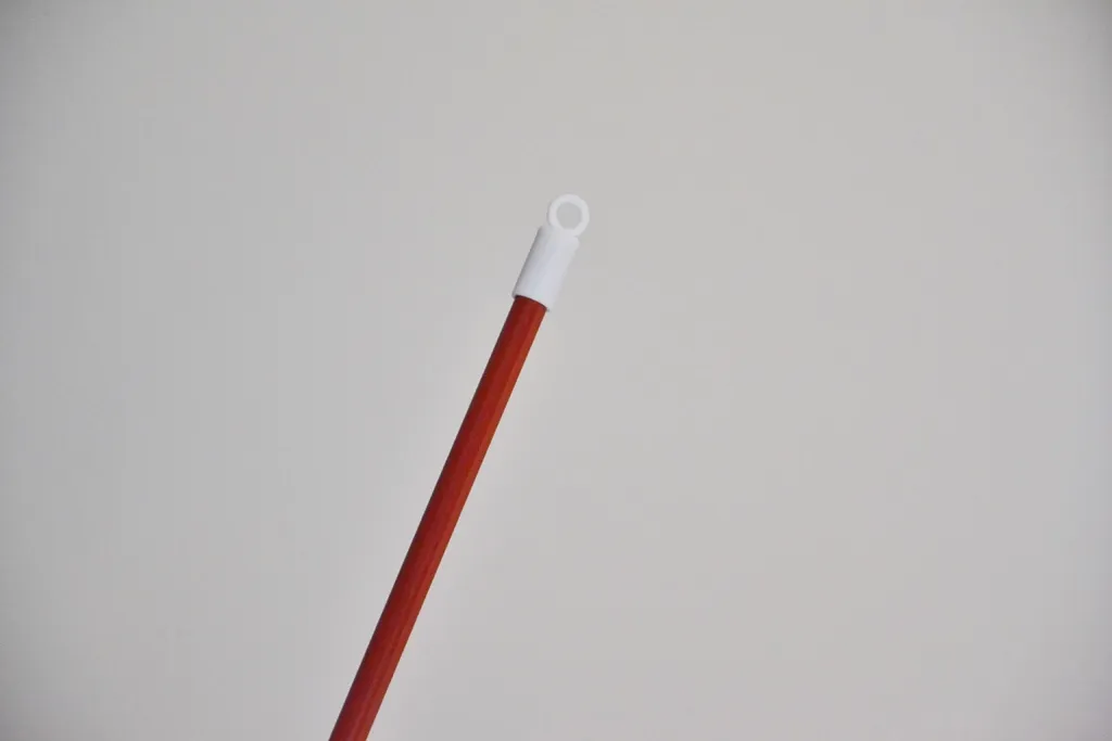 Giá đỡ cho chổi quét bụi kiểu dáng đơn giản