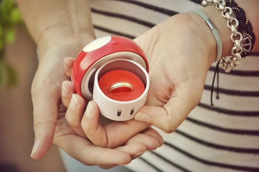 Hộp nhẫn cưới Nintendo hình nấm độc đáo