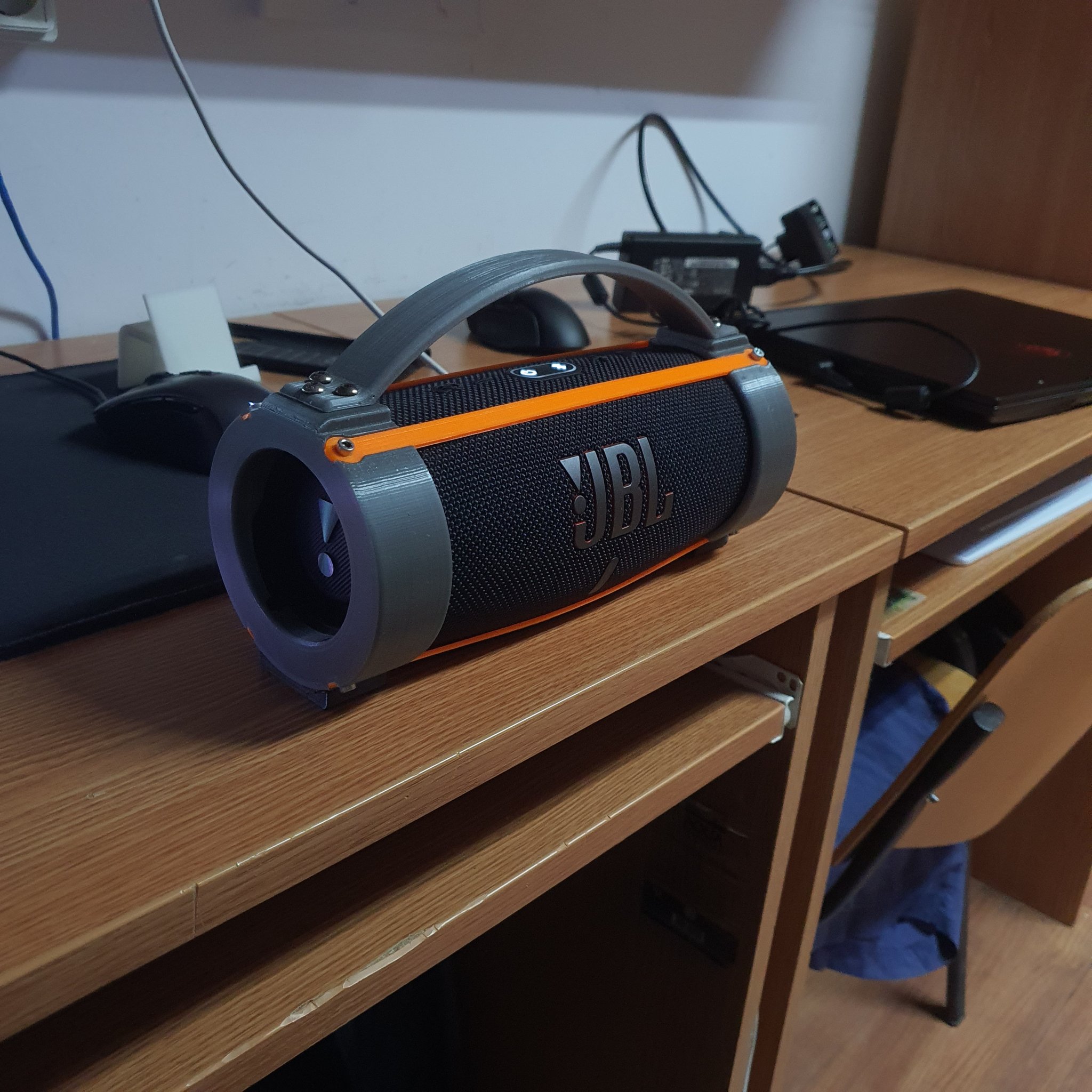 Vỏ bảo vệ JBL Charge 5 với tay cầm giống boombox mini