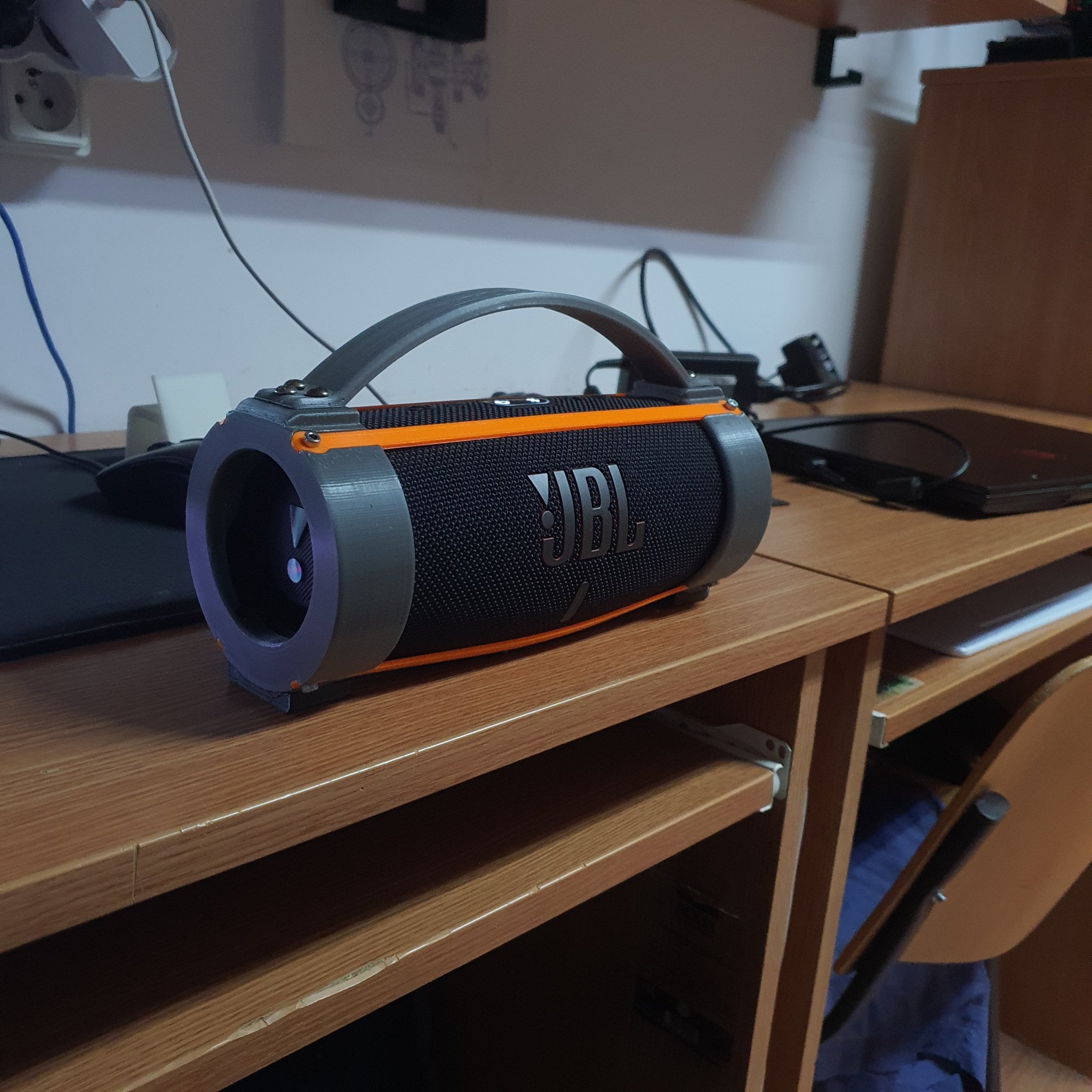 Vỏ bảo vệ JBL Charge 5 với tay cầm giống boombox mini