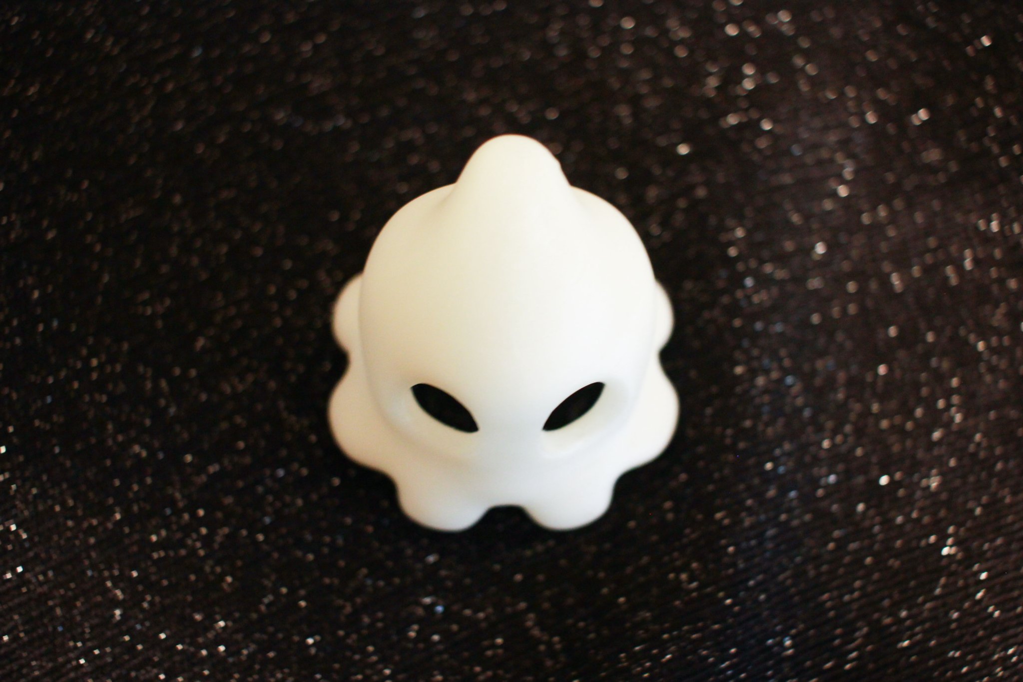 Ma Dễ Thương Với Đôi Mắt To Và Ngón Chân Nhỏ