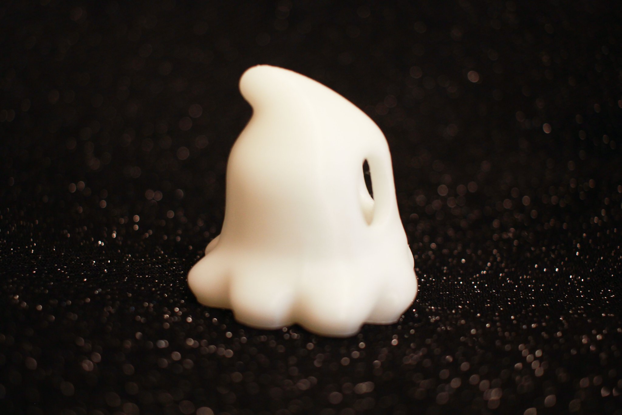 Ma Dễ Thương Với Đôi Mắt To Và Ngón Chân Nhỏ