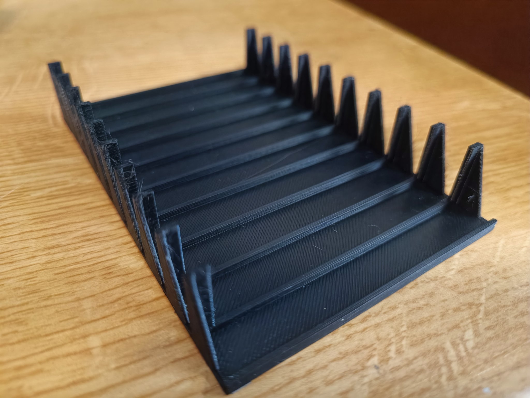 Giá đỡ sản phẩm đa năng cho không gian sống và làm việc