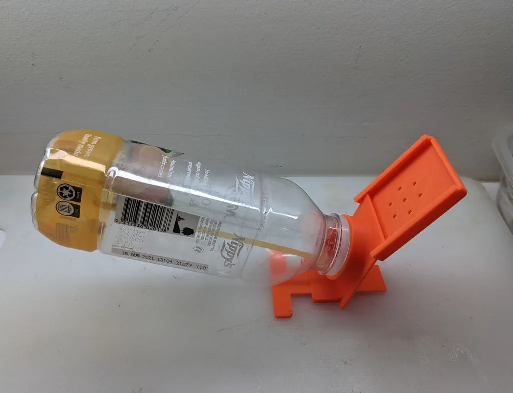 Bẫy chuột bằng chai nhựa thiết kế tối giản