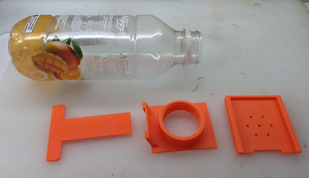 Bẫy chuột bằng chai nhựa thiết kế tối giản