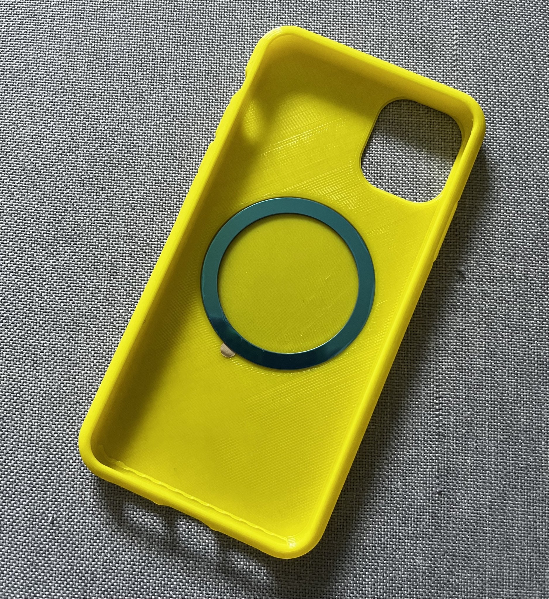 Ốp lưng iPhone 11 phiên bản trống và MagSafe