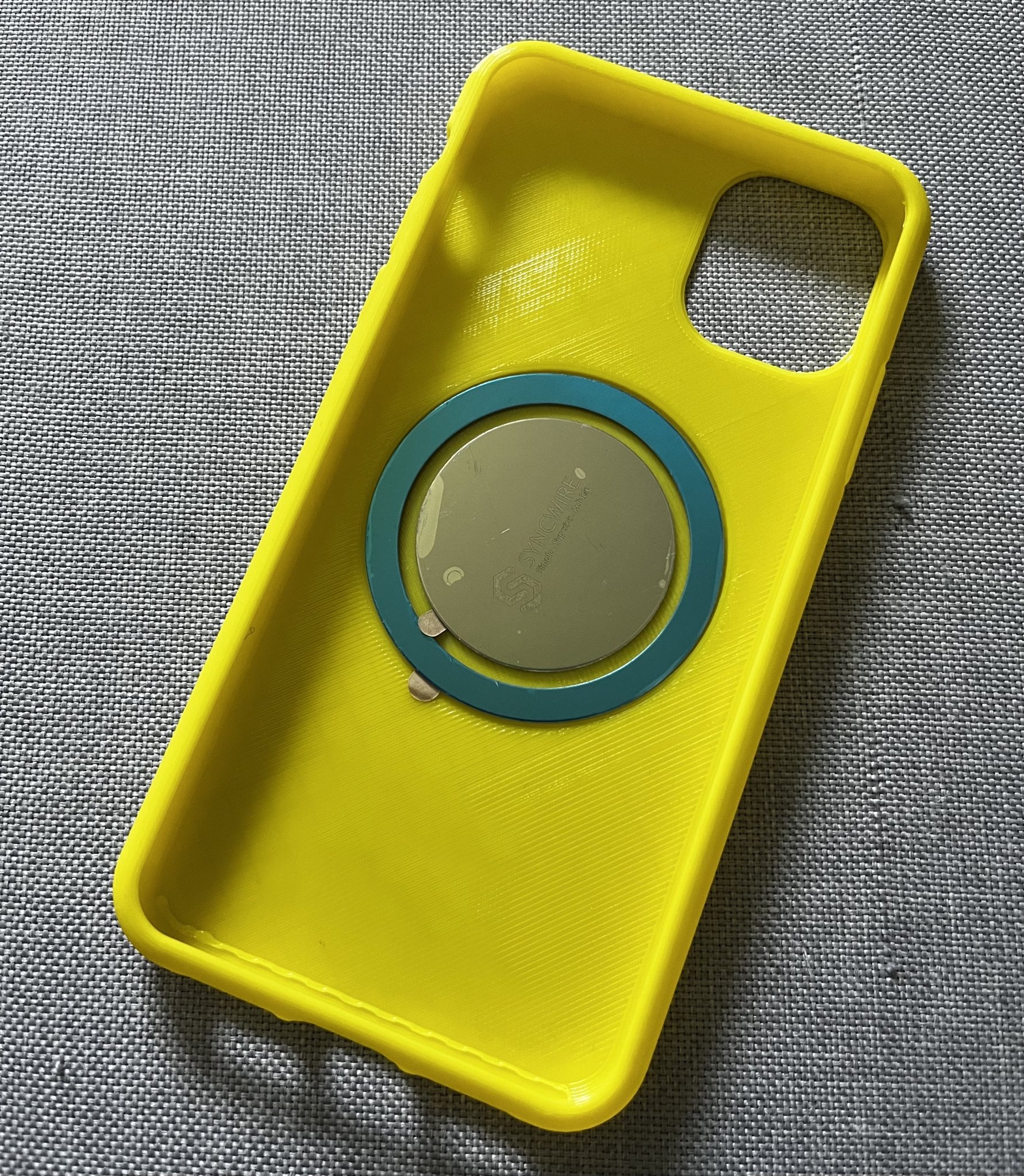 Ốp lưng iPhone 11 phiên bản trống và MagSafe