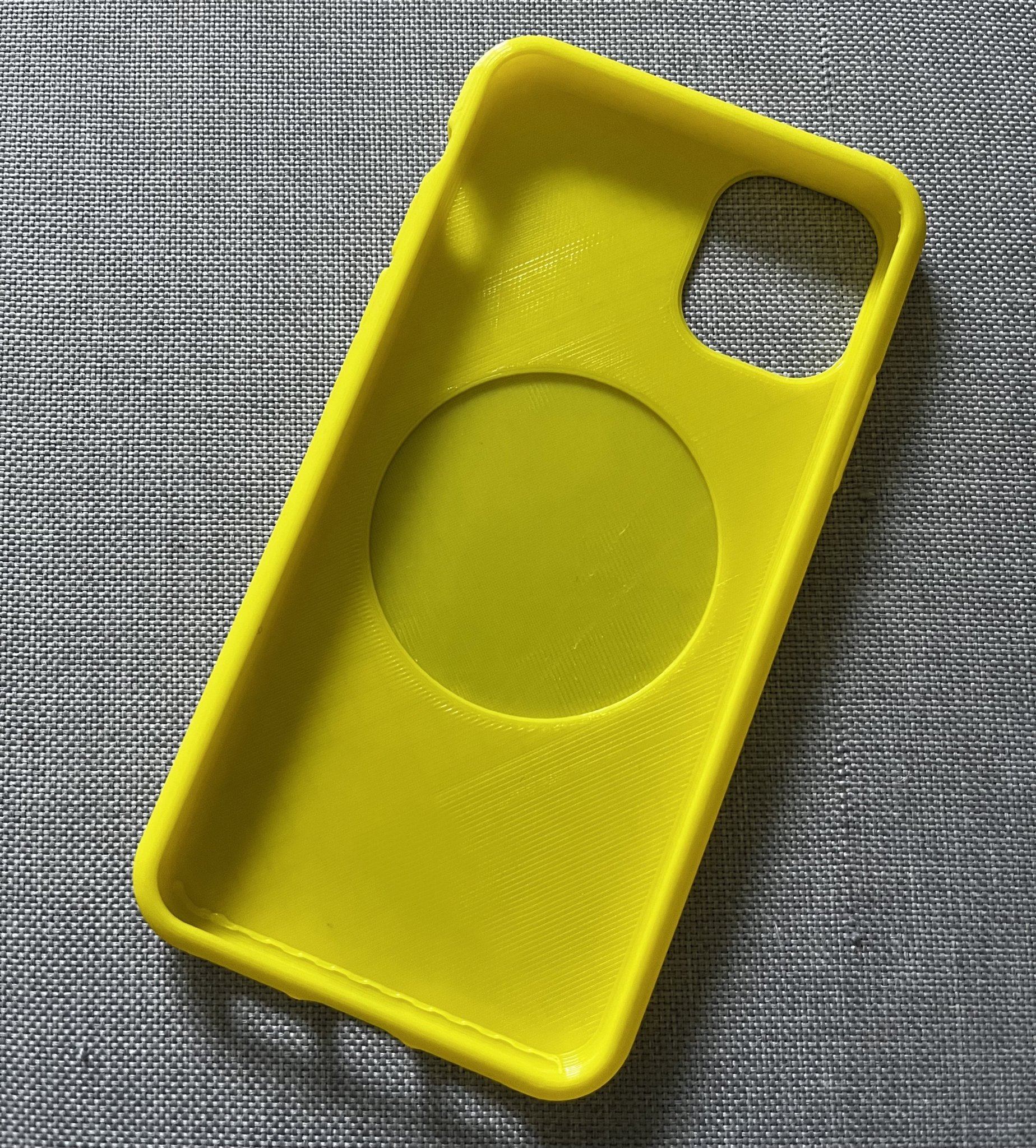 Ốp lưng iPhone 11 phiên bản trống và MagSafe