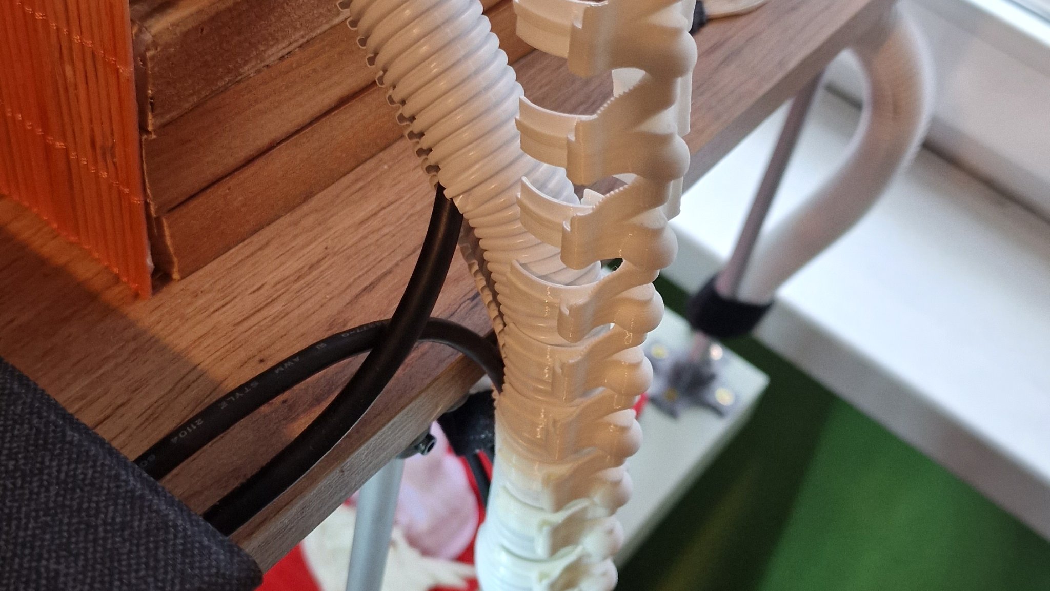 Kẹp dây cáp Ikea RABALDER cho tổ chức dây cáp gọn gàng