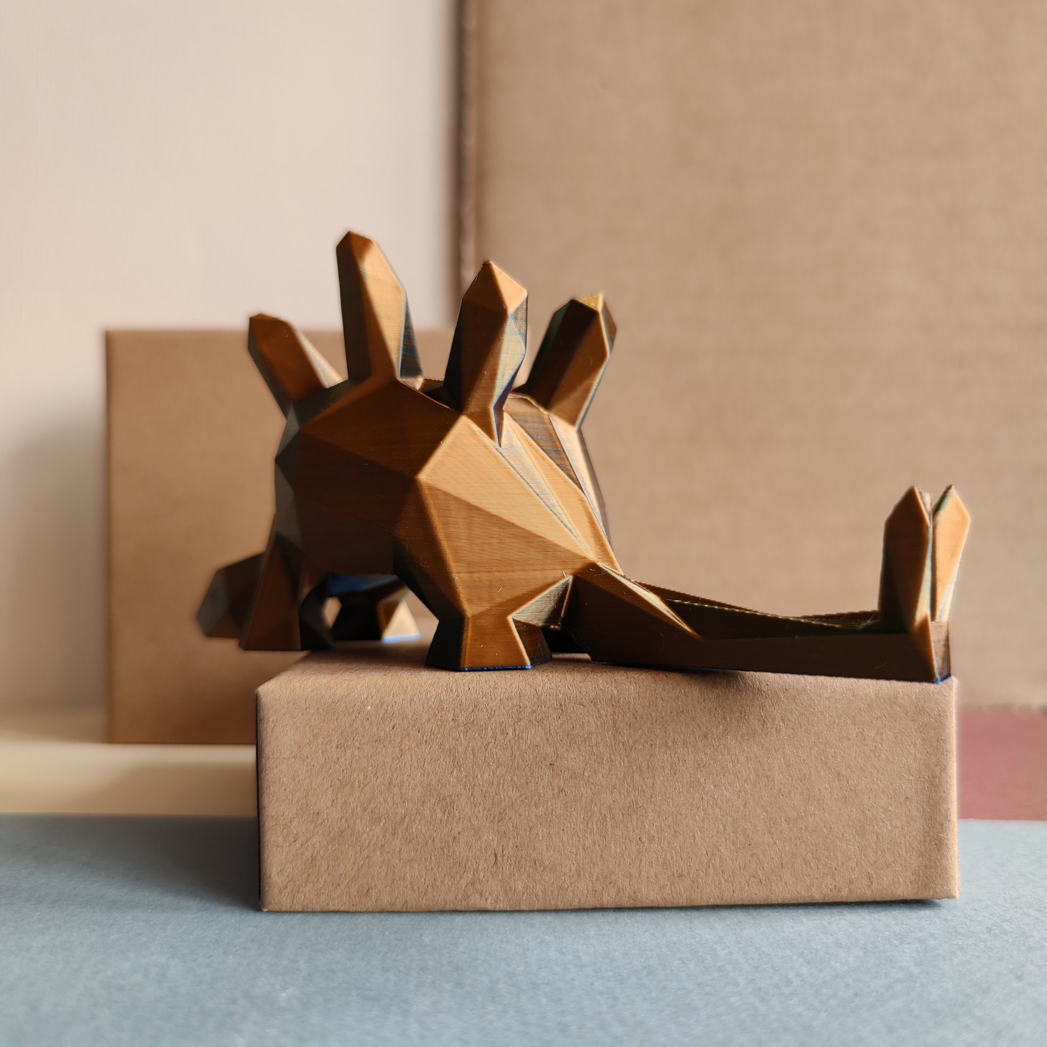 Giá đỡ nhẫn hình khủng long Stegosaurus phong cách Low Poly