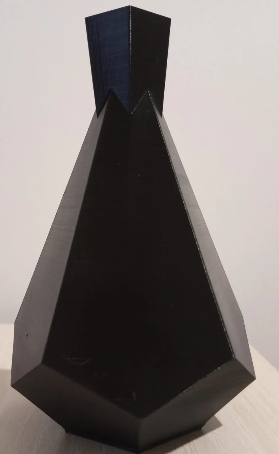 Bình hoa hình kim cương hiện đại và phong cách