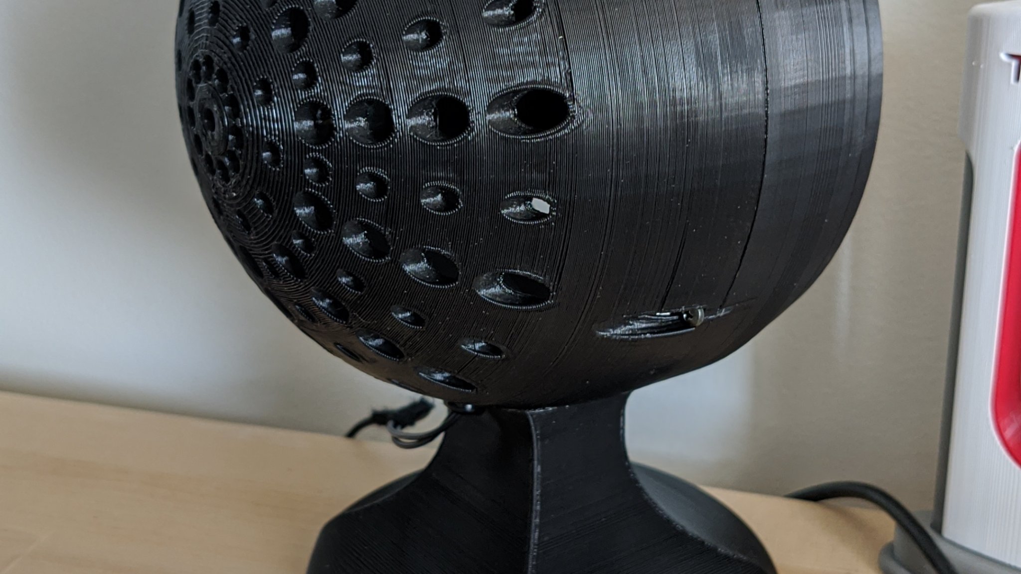 Quạt bàn mini in 3D với thiết kế tối giản