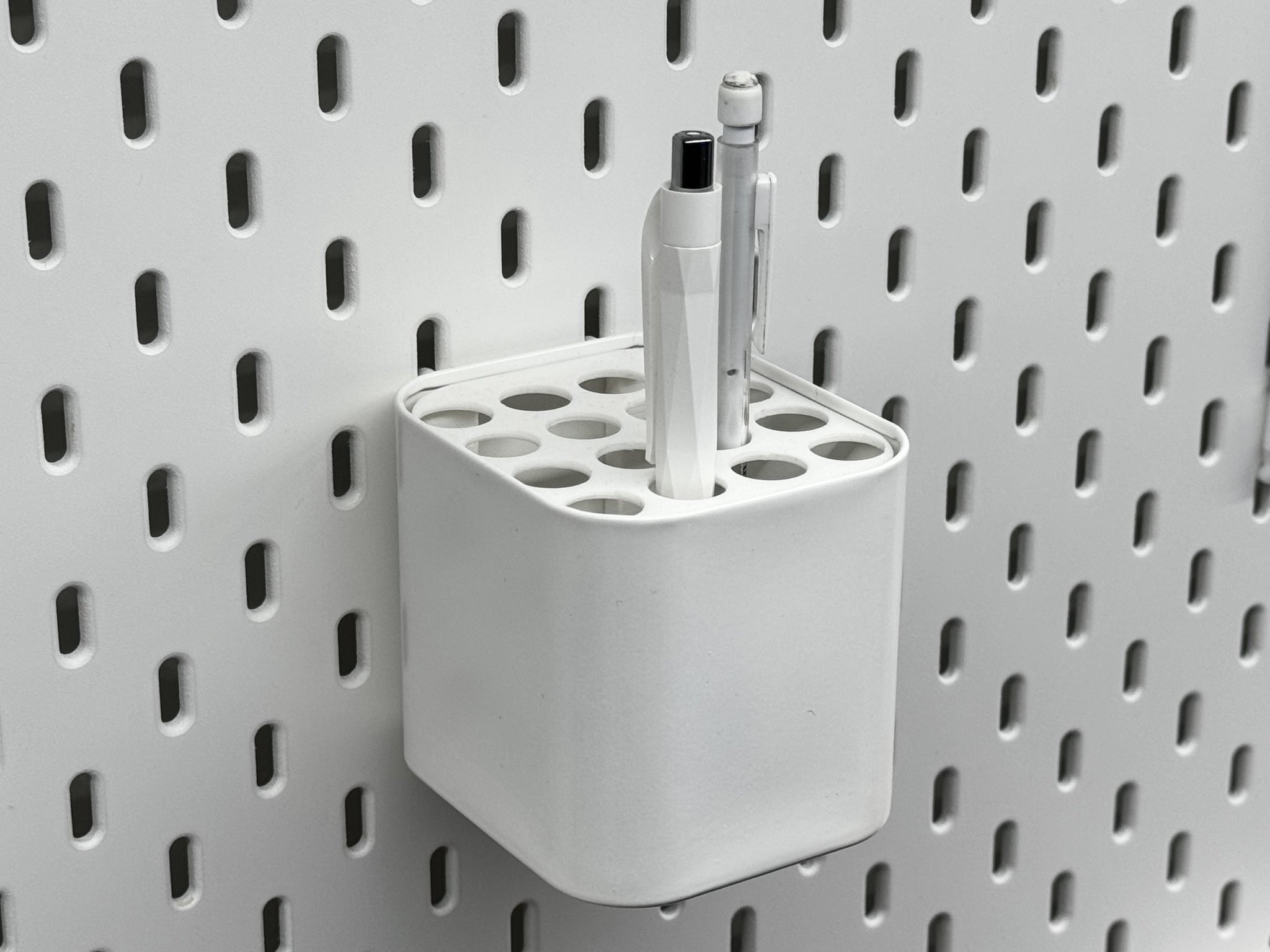 Giá đỡ bút cho hộp chứa SKÅDIS của IKEA