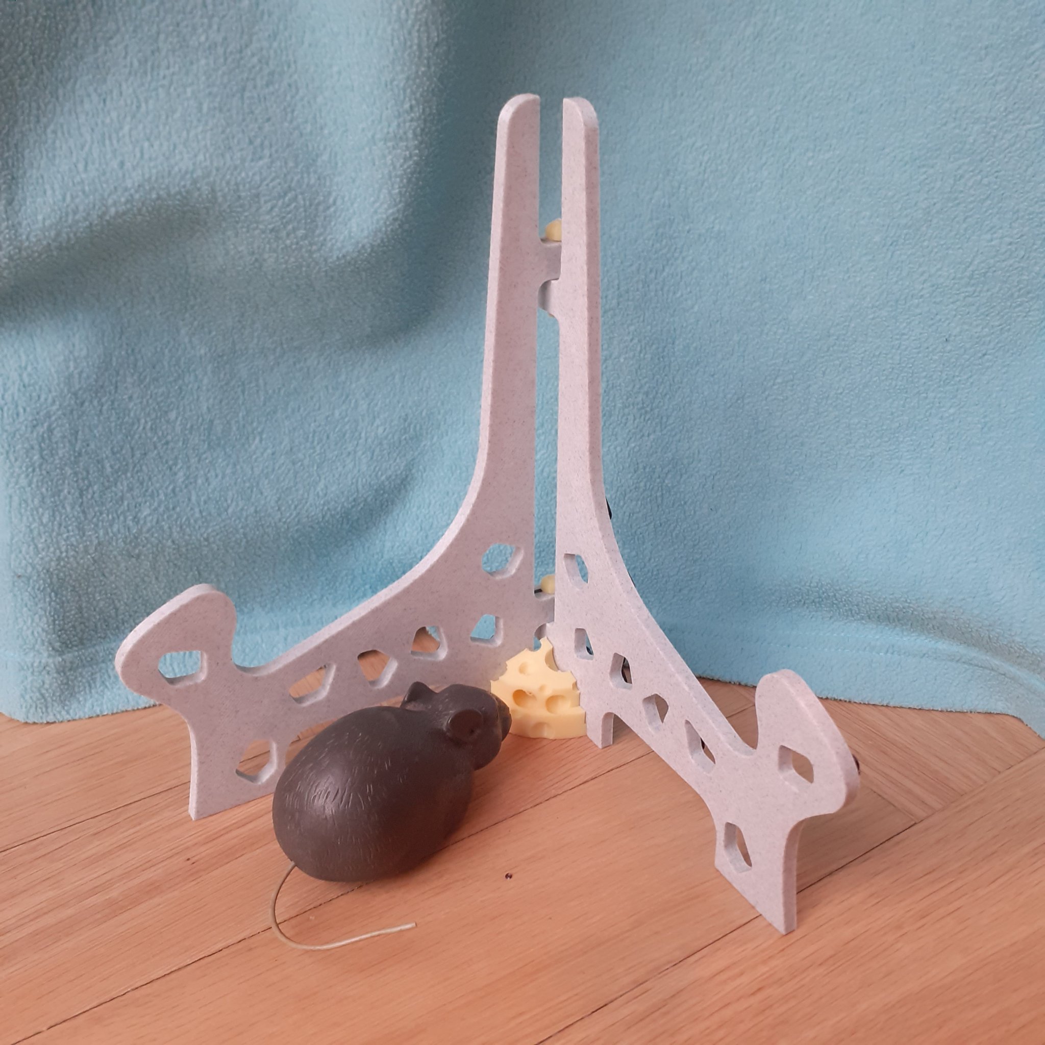 Giá đỡ đĩa hình mèo Voronoi với bất ngờ nhỏ