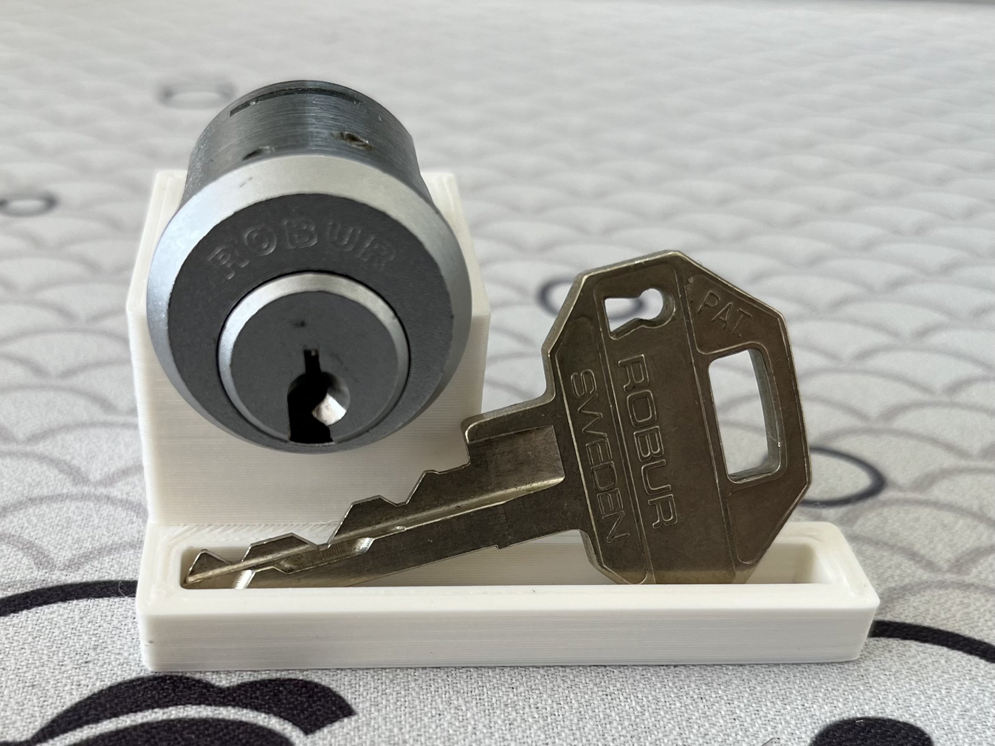 Giá đỡ khóa Robur cho việc trưng bày