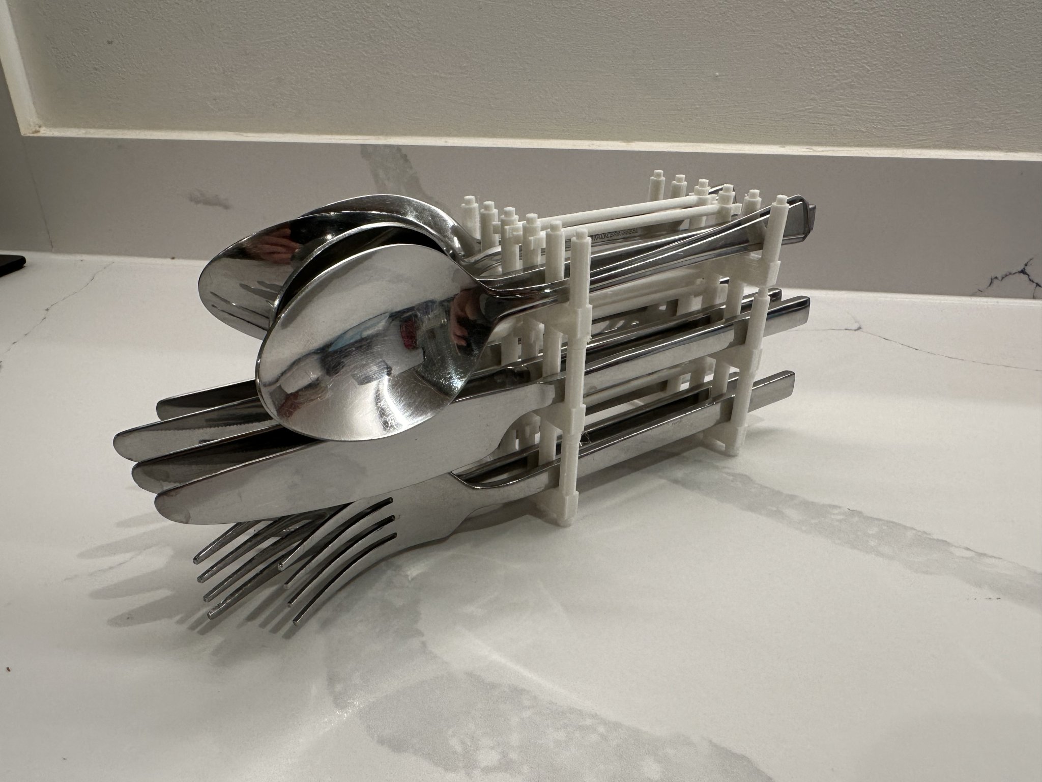 Giá đỡ dụng cụ nhà bếp tiết kiệm không gian