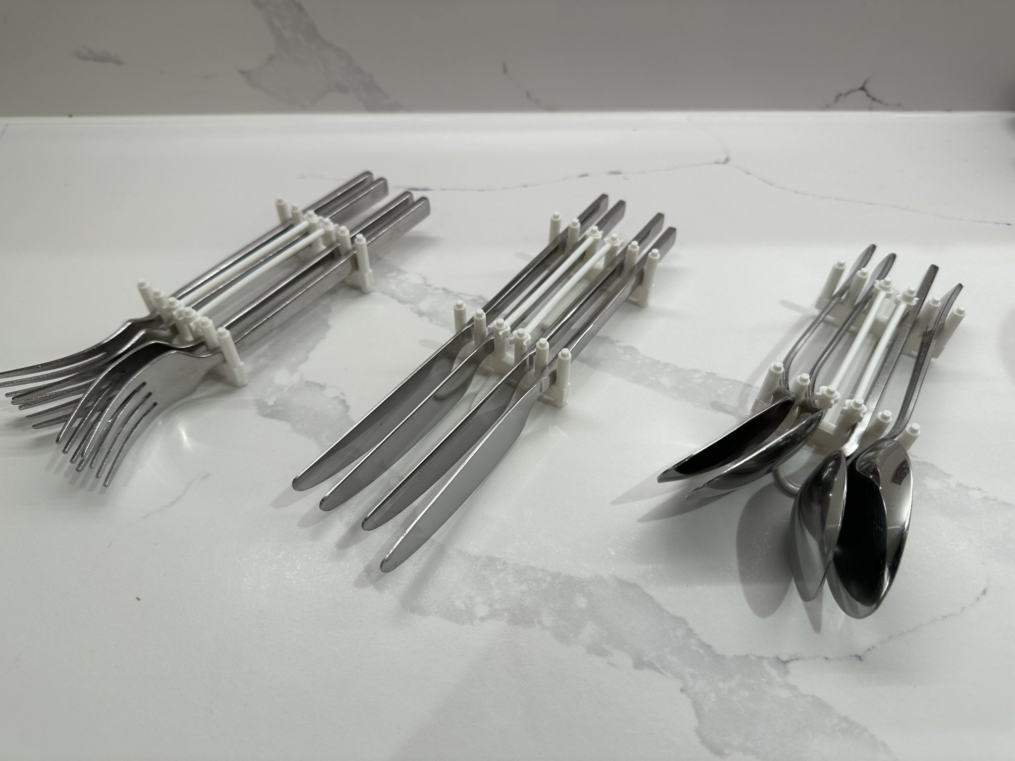 Giá đỡ dụng cụ nhà bếp tiết kiệm không gian