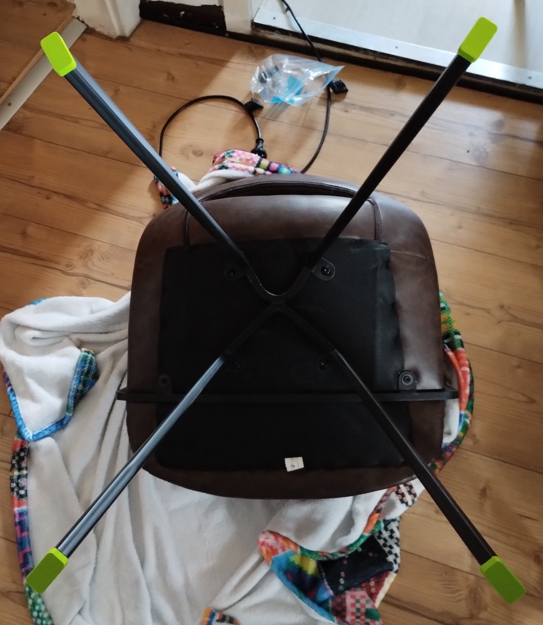 Chân thay thế cho ghế armchair "Kayoom