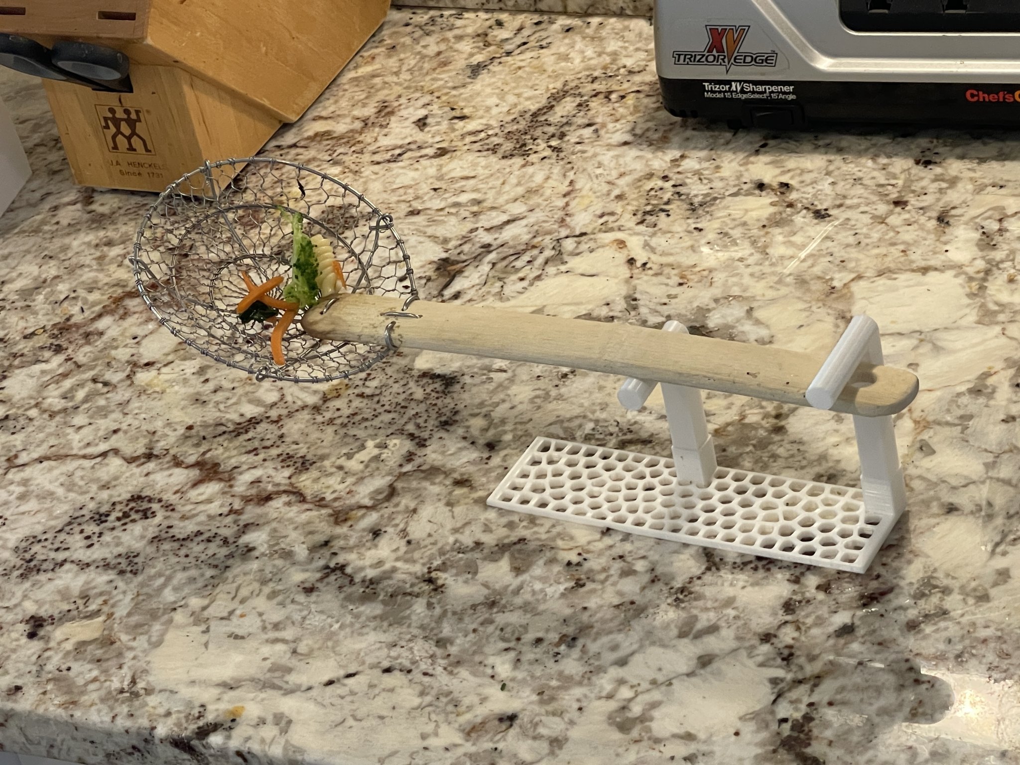 Giá đỡ thìa và spatula giúp giữ sạch bề mặt làm việc