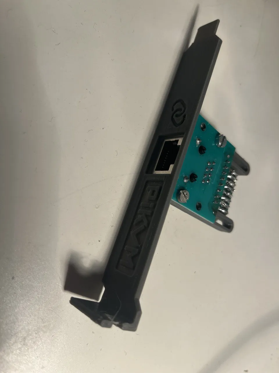 Vỏ PiKvm với kết nối RJ45 ATX và màn hình OLED