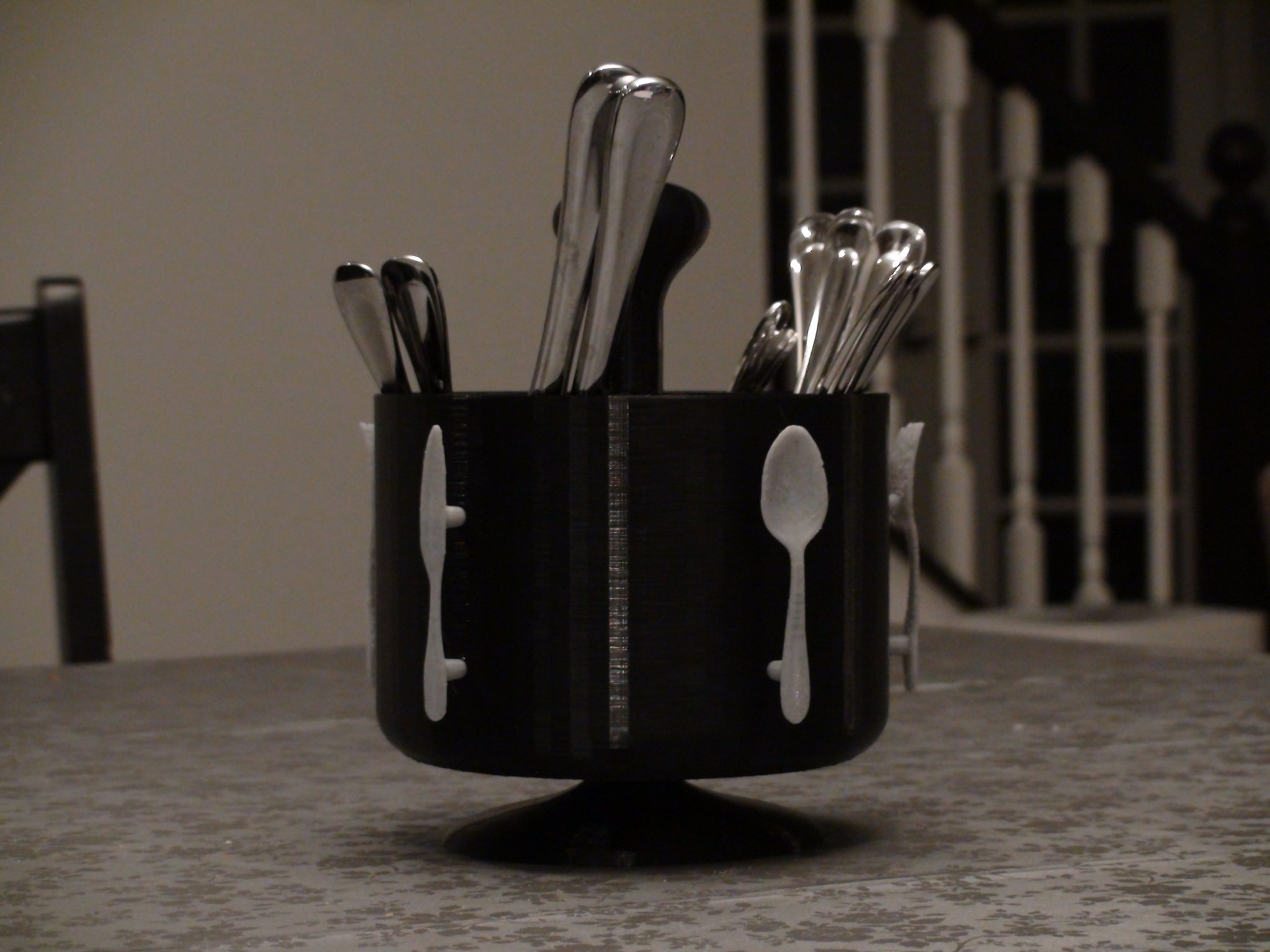 Giá đỡ dao nĩa xoay đơn giản cho bàn ăn