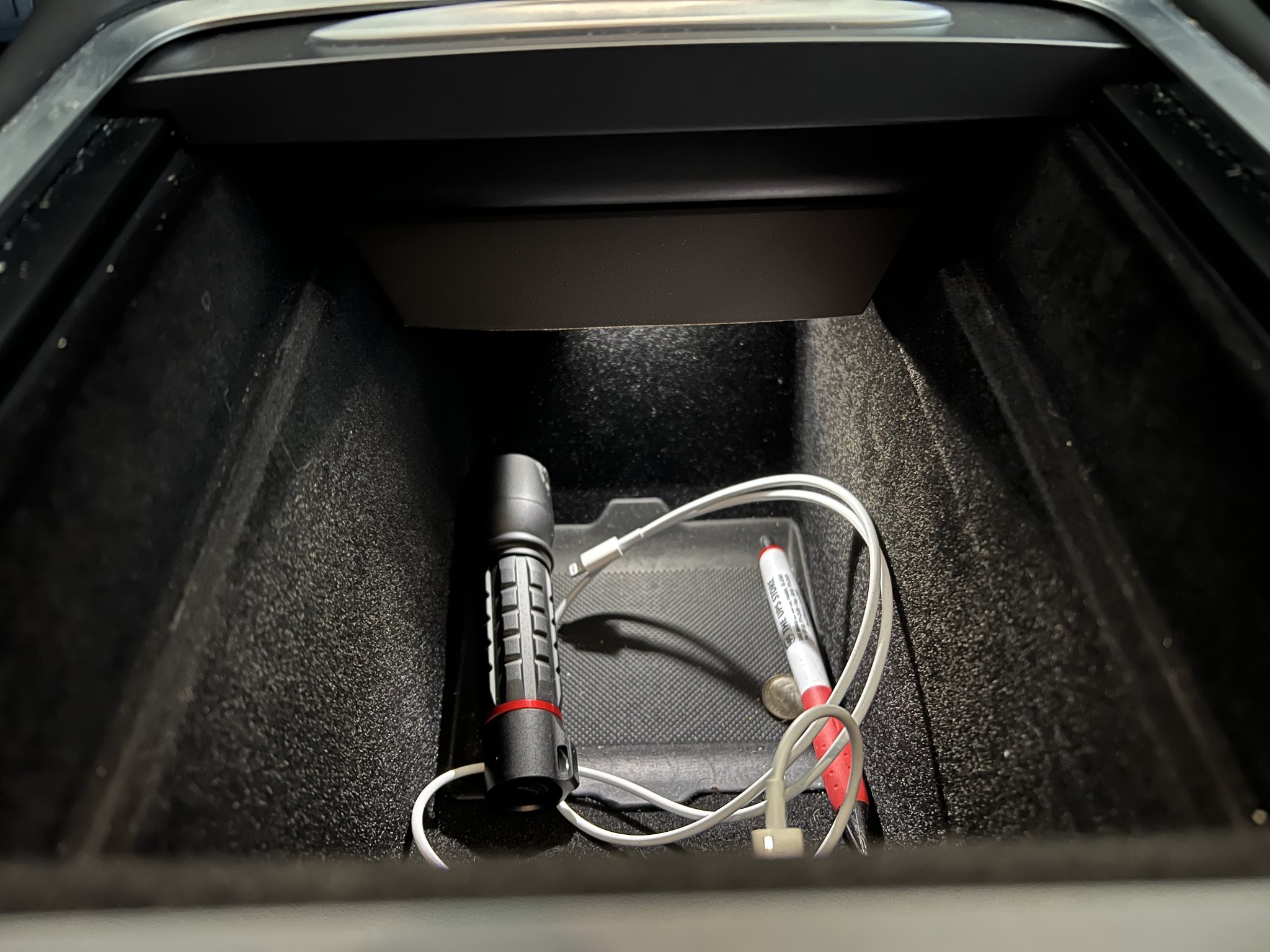 Khay tổ chức trung tâm cho Tesla Model 3 và Y