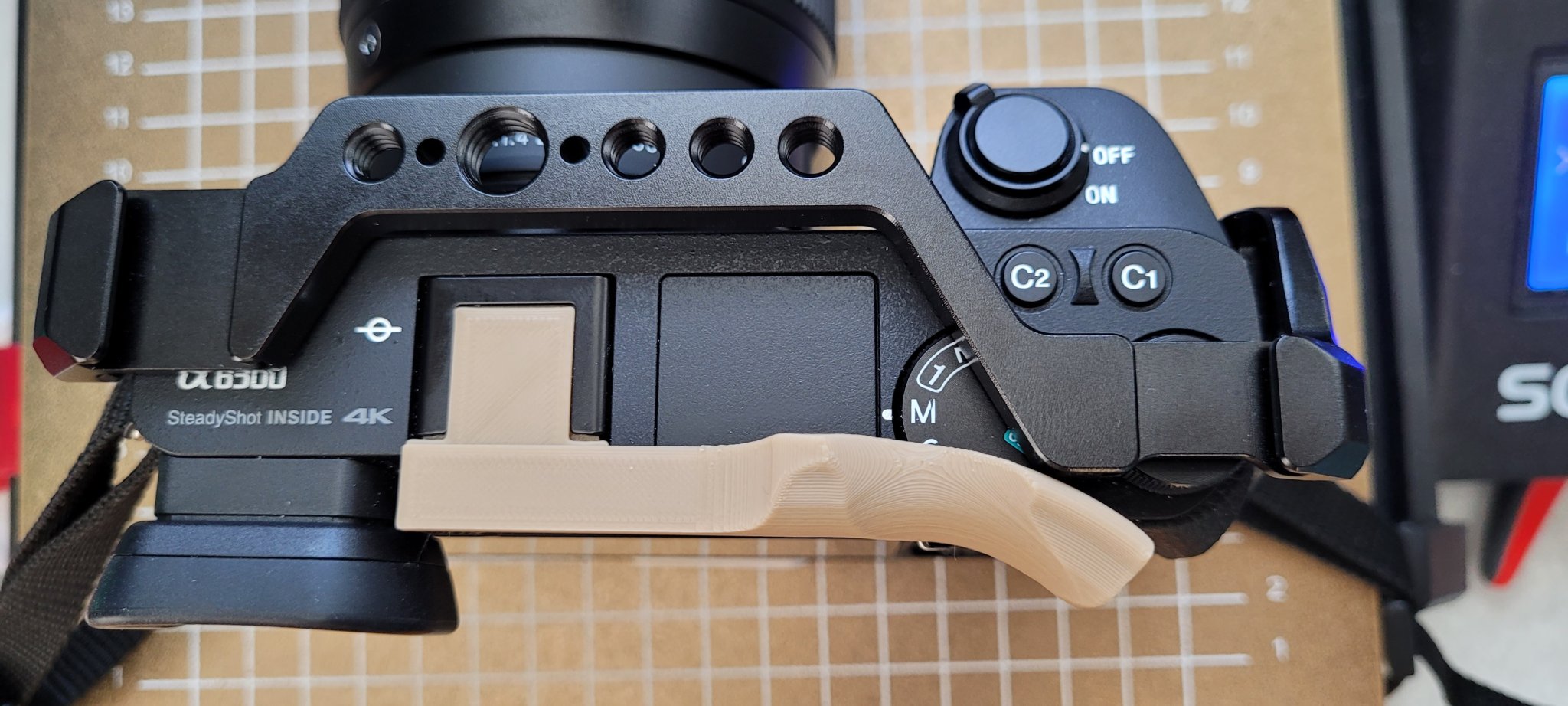 Cán cầm ngón tay cho máy ảnh Sony A6500