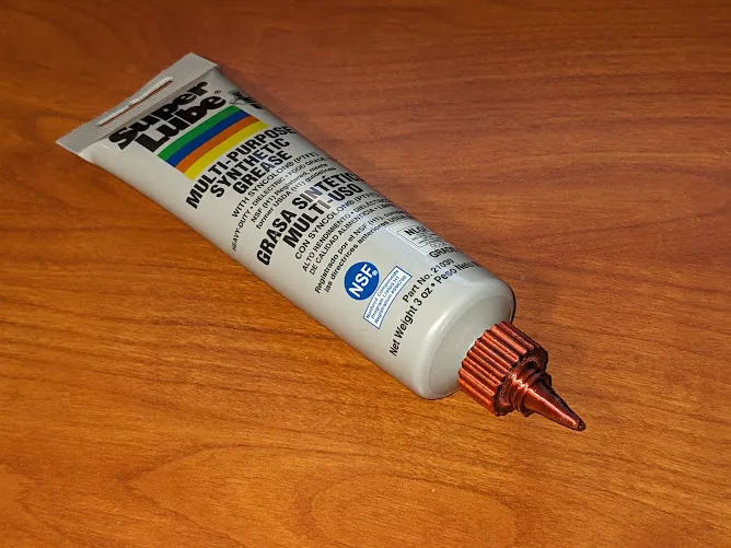 Ứng dụng bôi trơn Super Lube với đầu nhọn