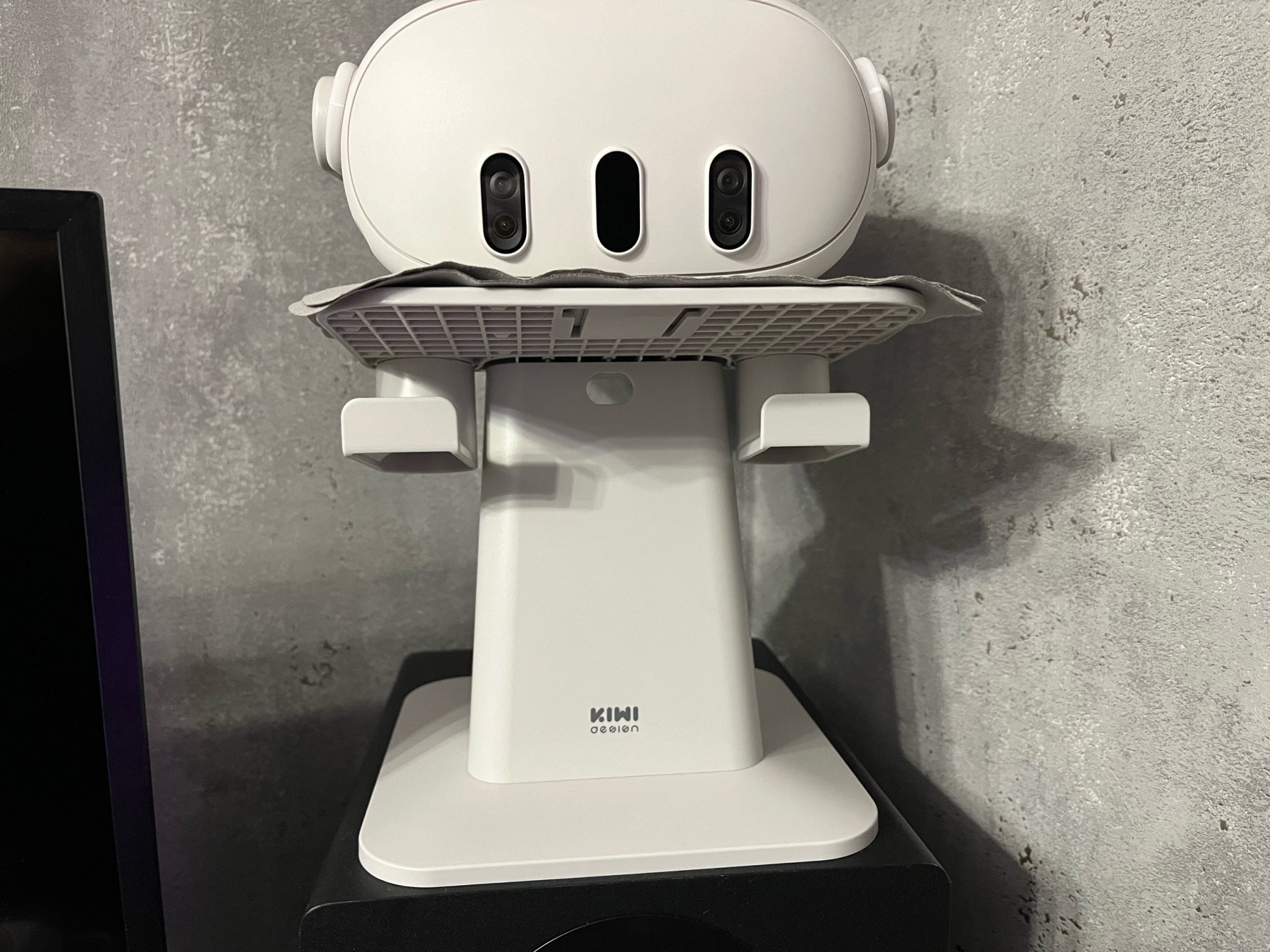 Giá đỡ tay cầm Quest 3 cho chân đế Kiwi Quest 2