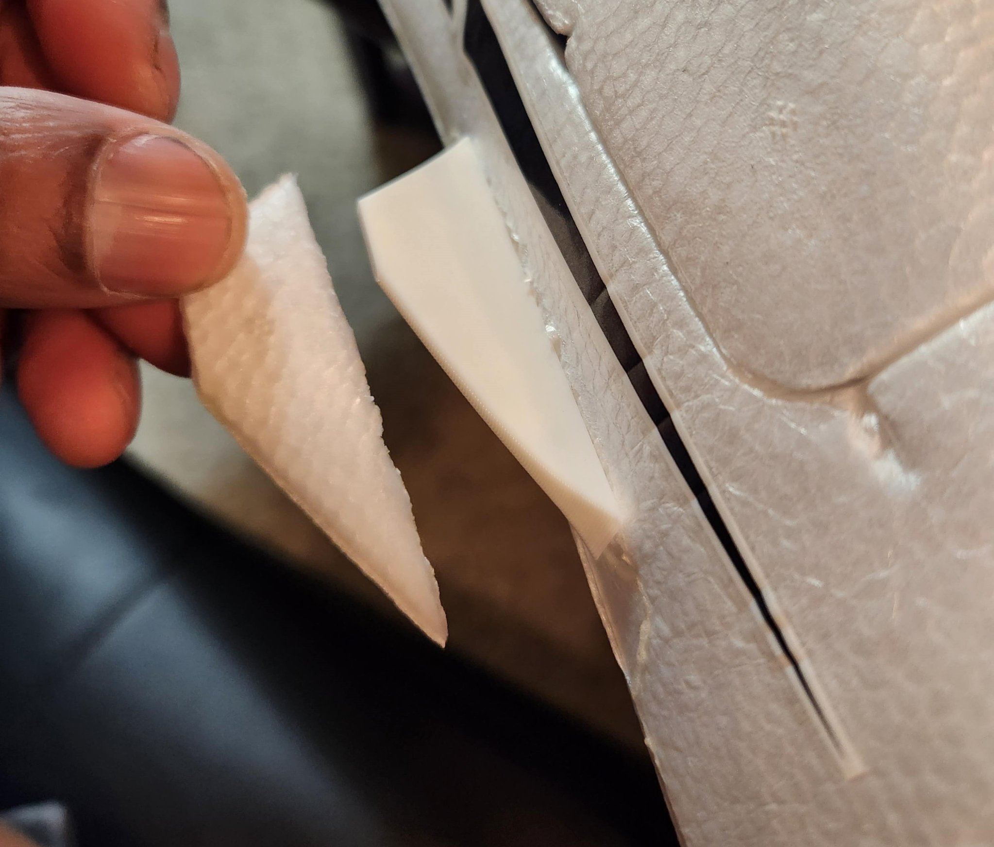 Cánh trước cho Atomrc Dolphin bị hỏng