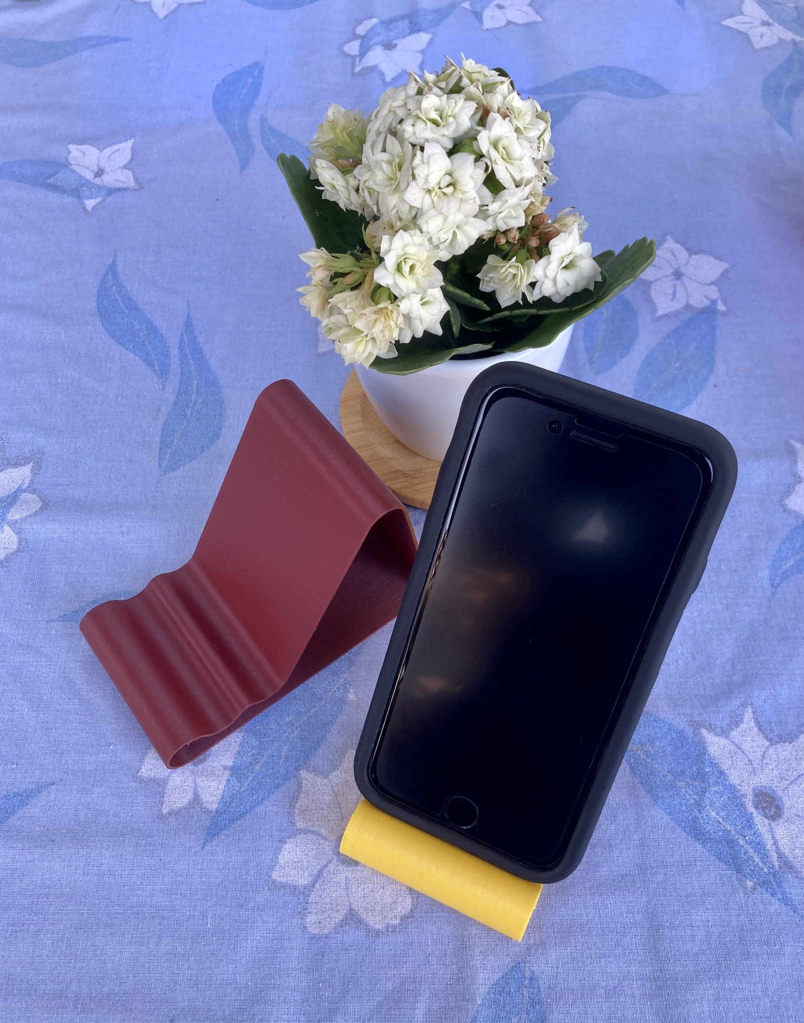 Giá đỡ điện thoại đơn giản theo nguyên tắc KISS