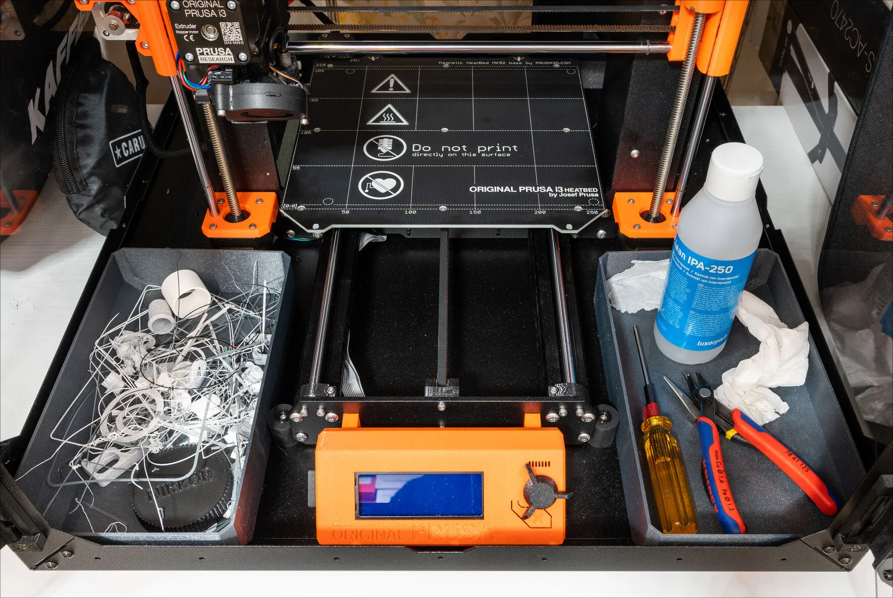 Thùng chứa bên trong mô hình enclosure cho máy in 3D