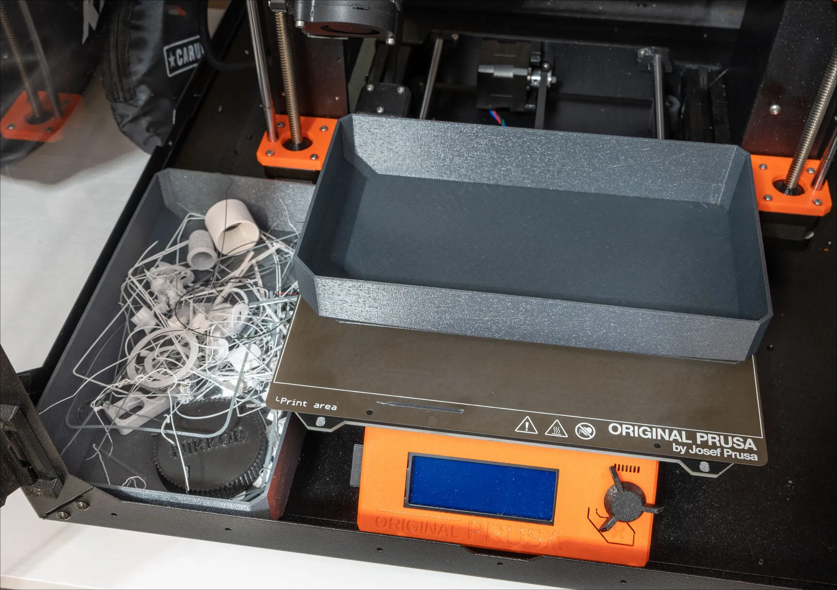 Thùng chứa bên trong mô hình enclosure cho máy in 3D