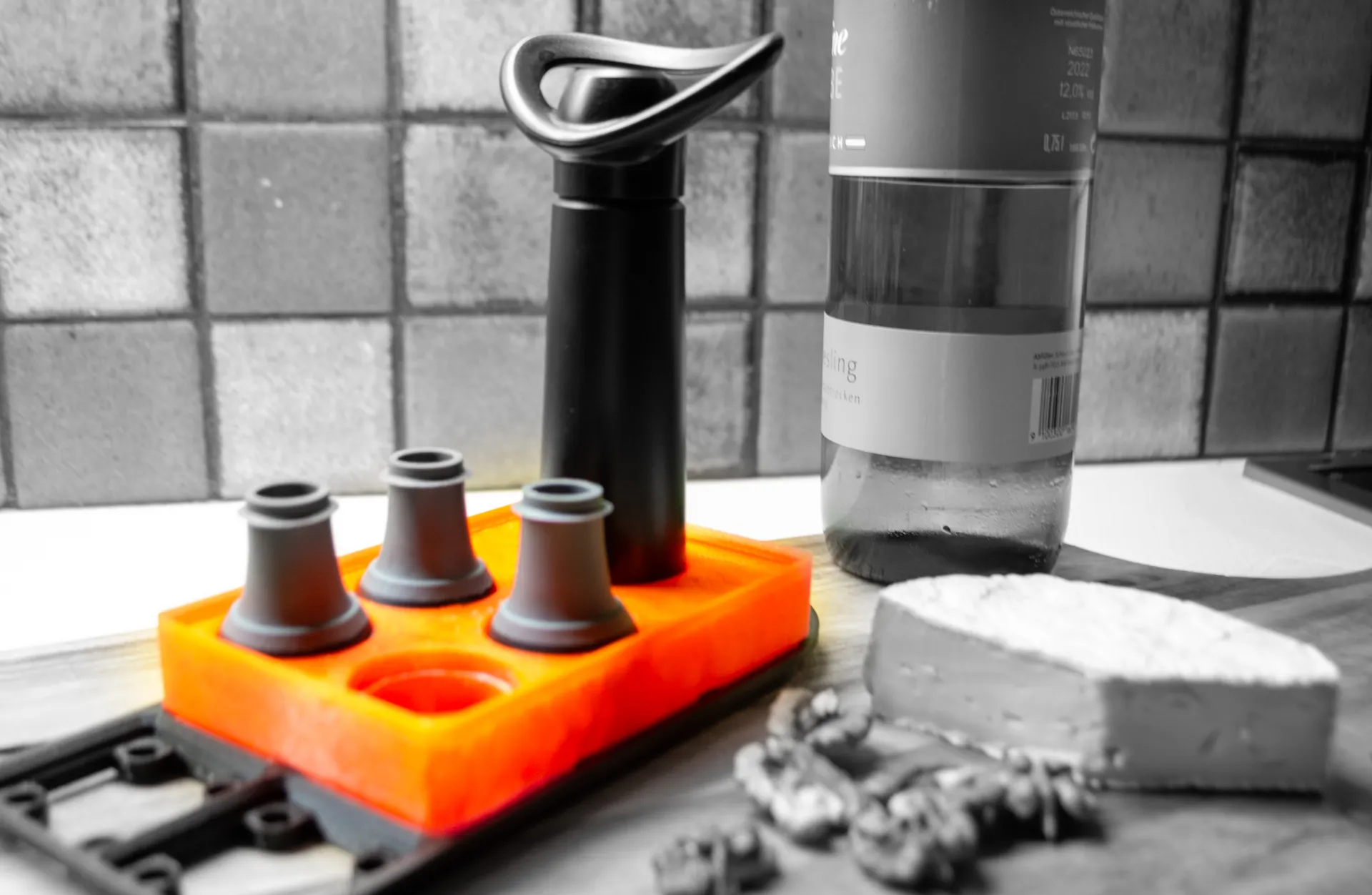 Giá đỡ Gridfinity cho máy bơm chân không Vacu Vin và nắp đậy