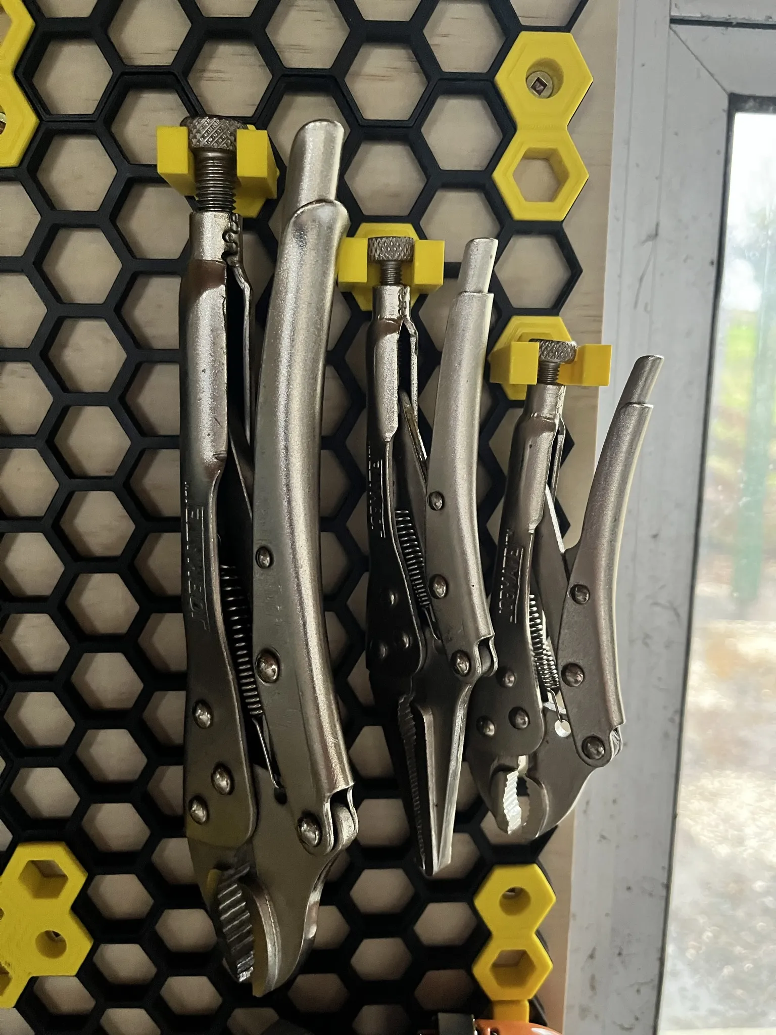 Giá đỡ kẹp cho tường lưu trữ tổ ong HSW với file Fusion 360