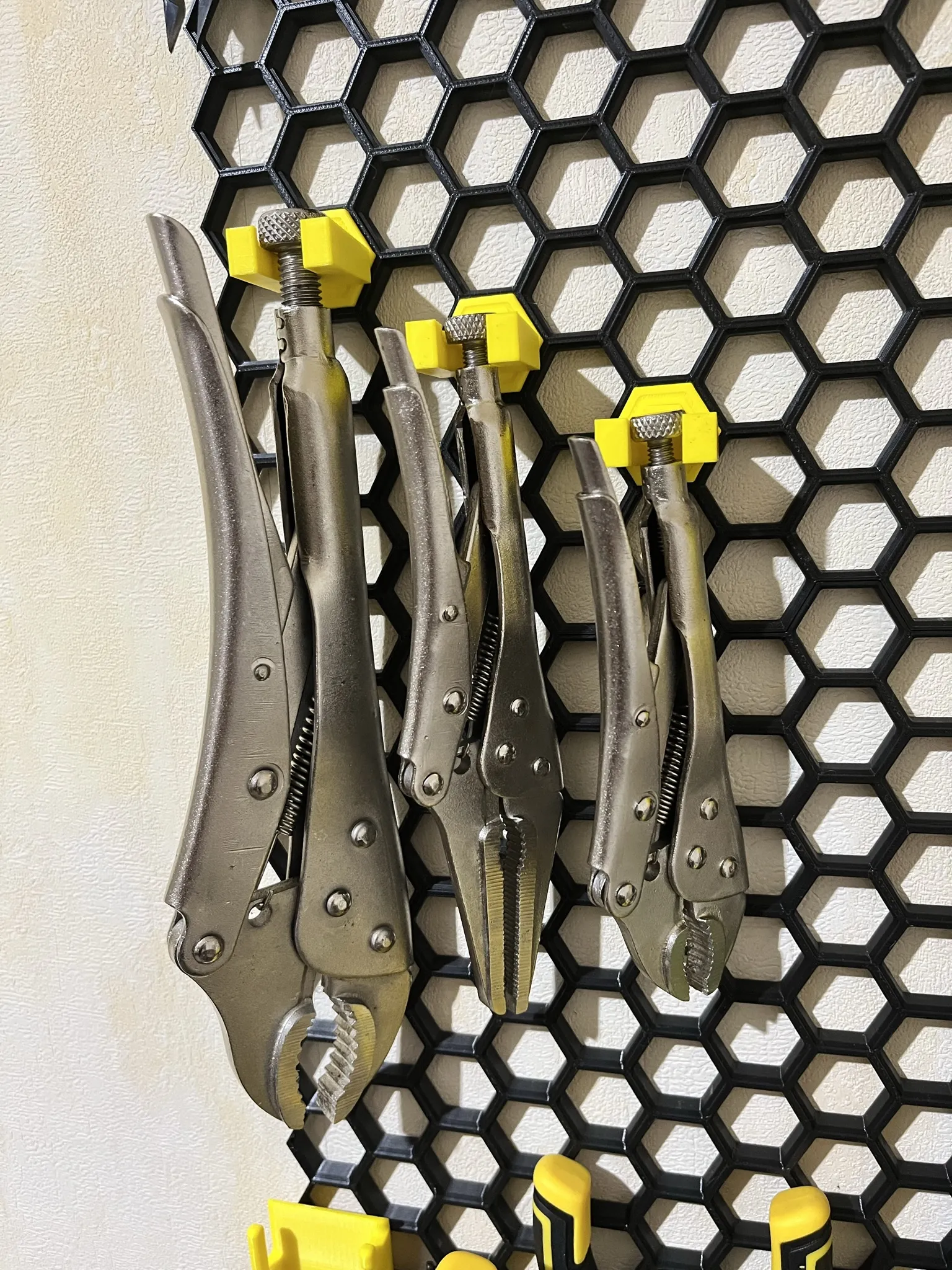 Giá đỡ kẹp cho tường lưu trữ tổ ong HSW với file Fusion 360