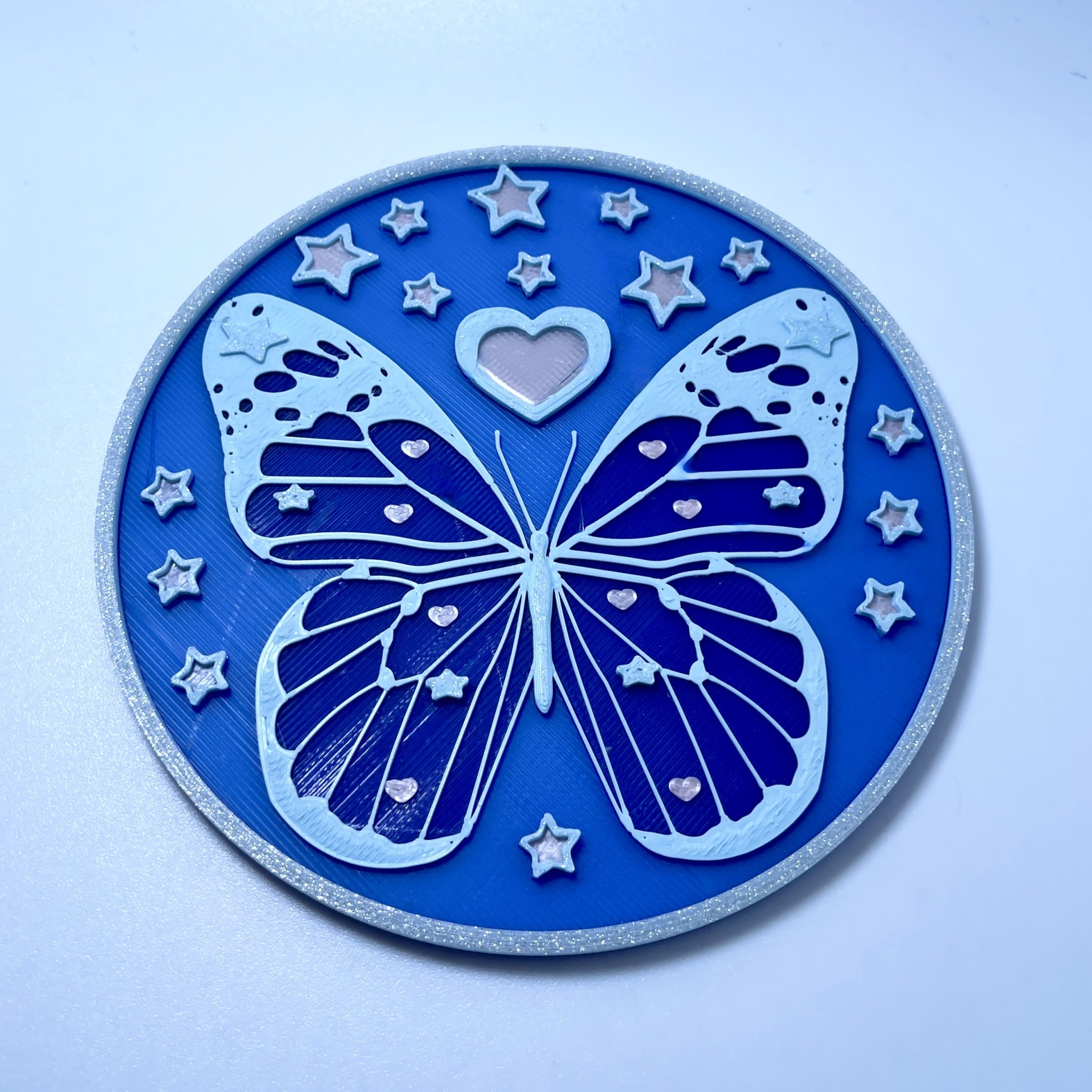 Đế ly hình bướm nhiều màu sắc