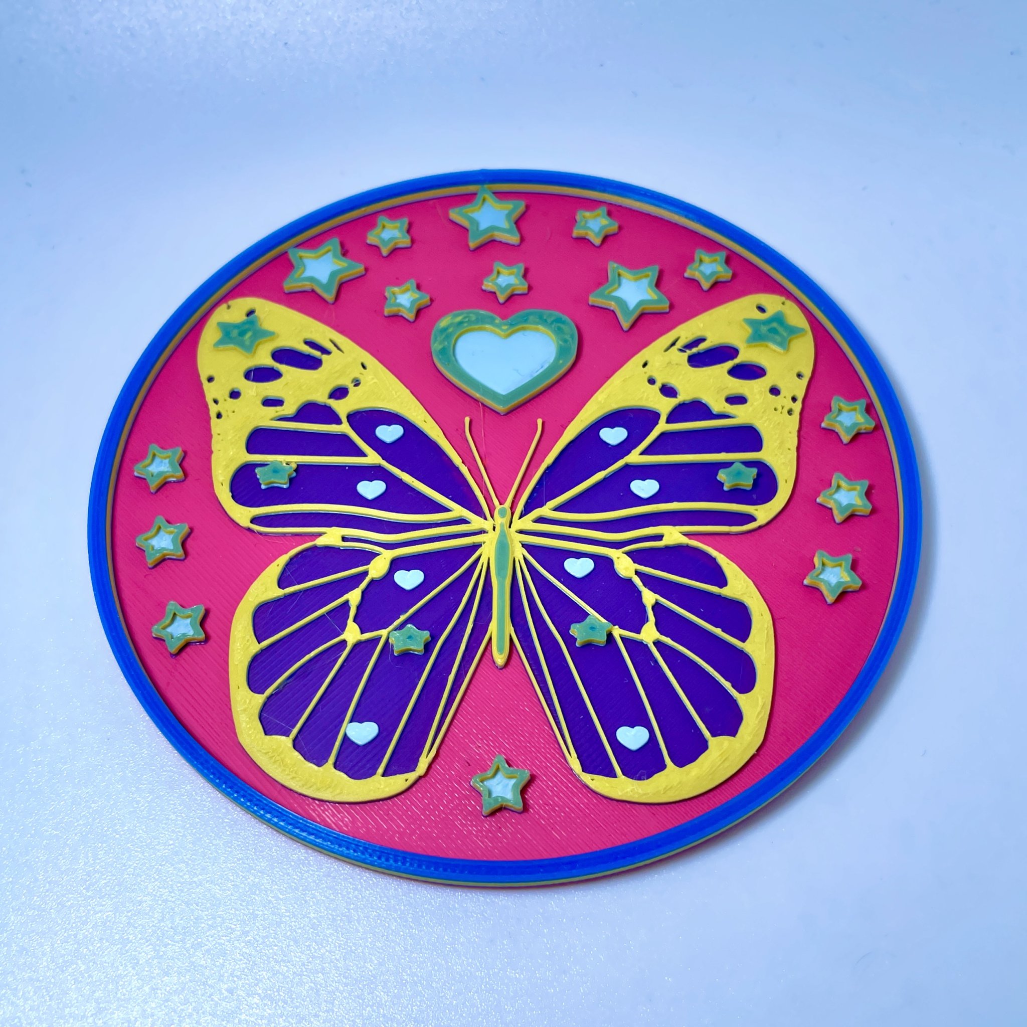 Đế ly hình bướm nhiều màu sắc