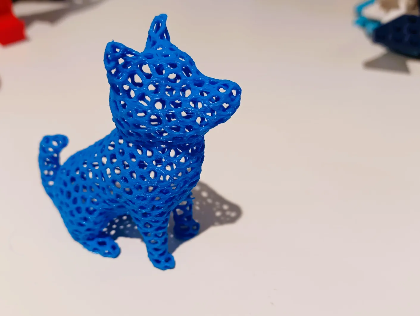 Chó dễ thương low poly phong cách Voronoi