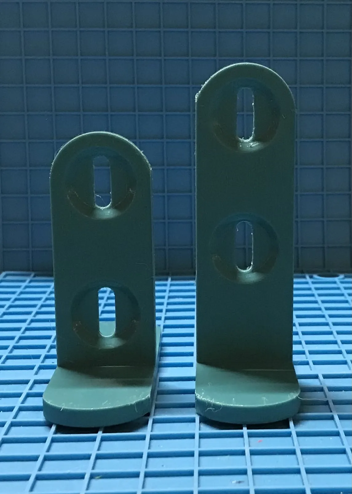 Giá đỡ đơn giản cho bảng Skadis đứng thẳng