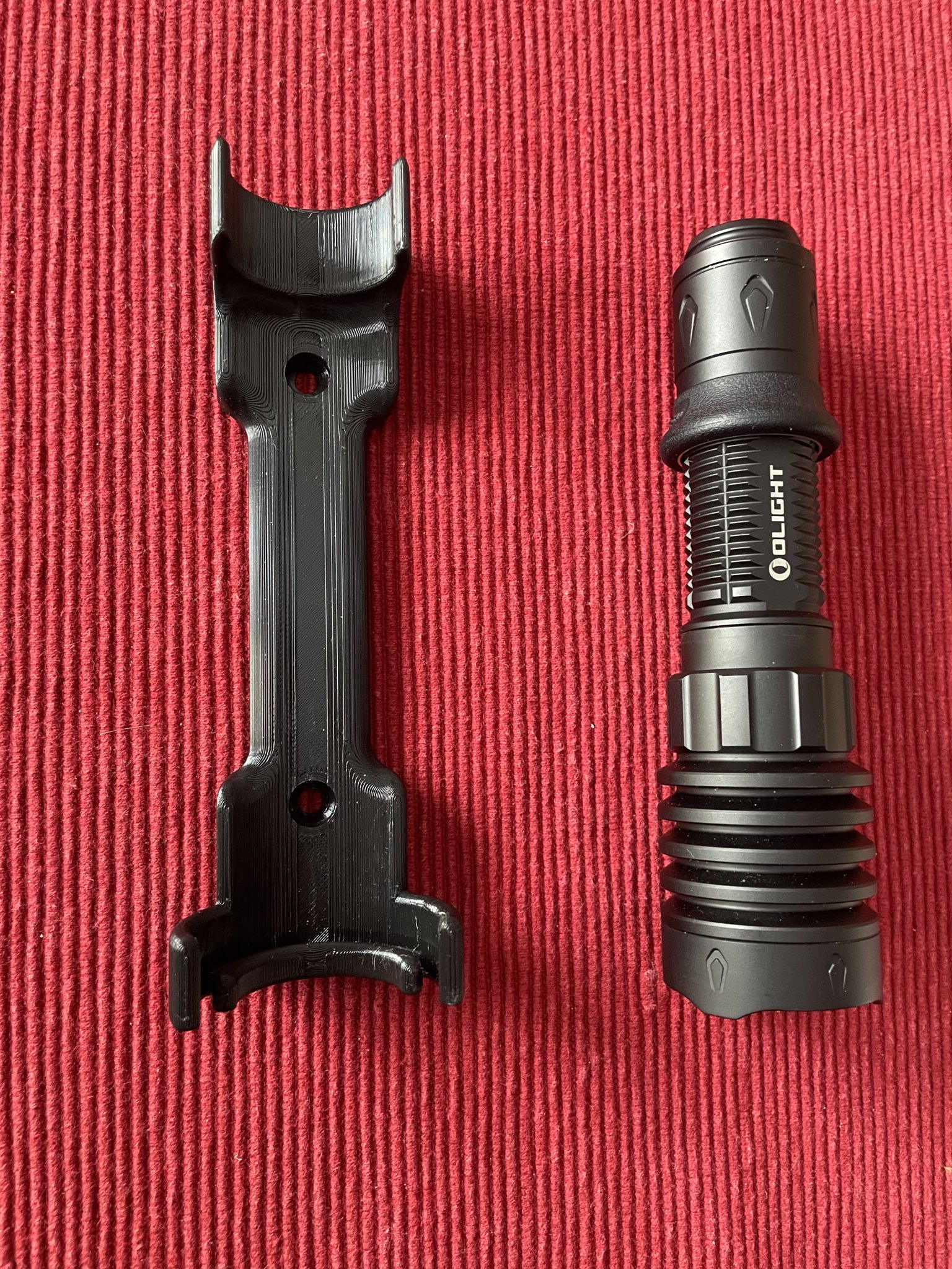 Giá đỡ đèn pin Olight Warrior 4X gắn tường hoặc tủ