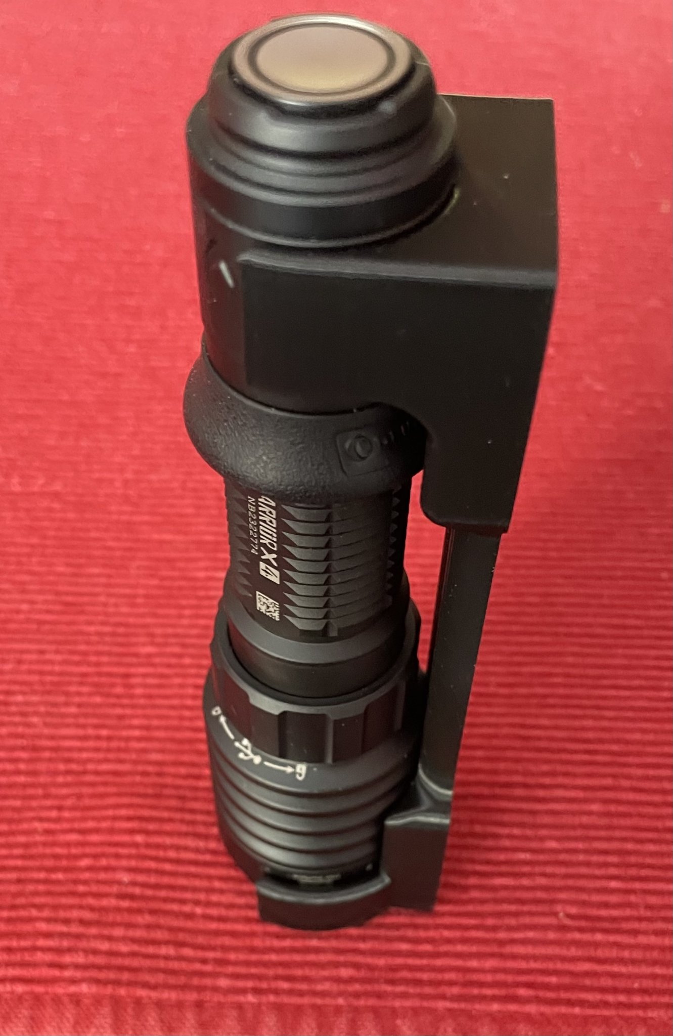 Giá đỡ đèn pin Olight Warrior 4X gắn tường hoặc tủ