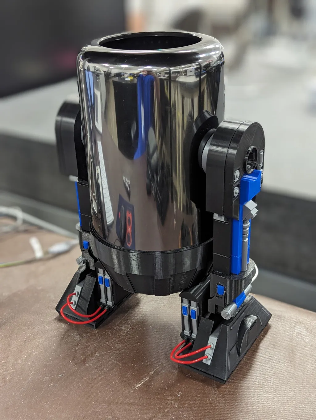 Chuyển đổi Astromech Đế Đế Imperium cho Mac Pro 2013